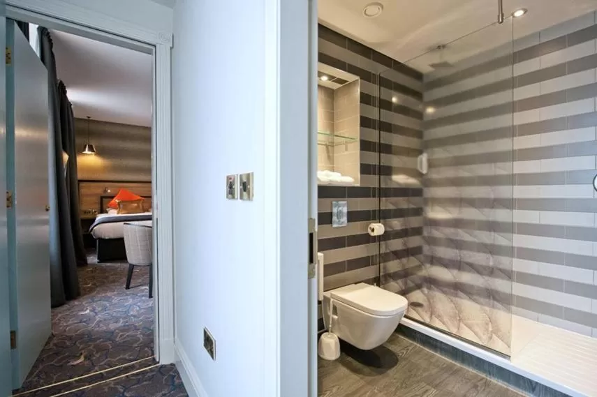 Shower in The Saltoun Inn