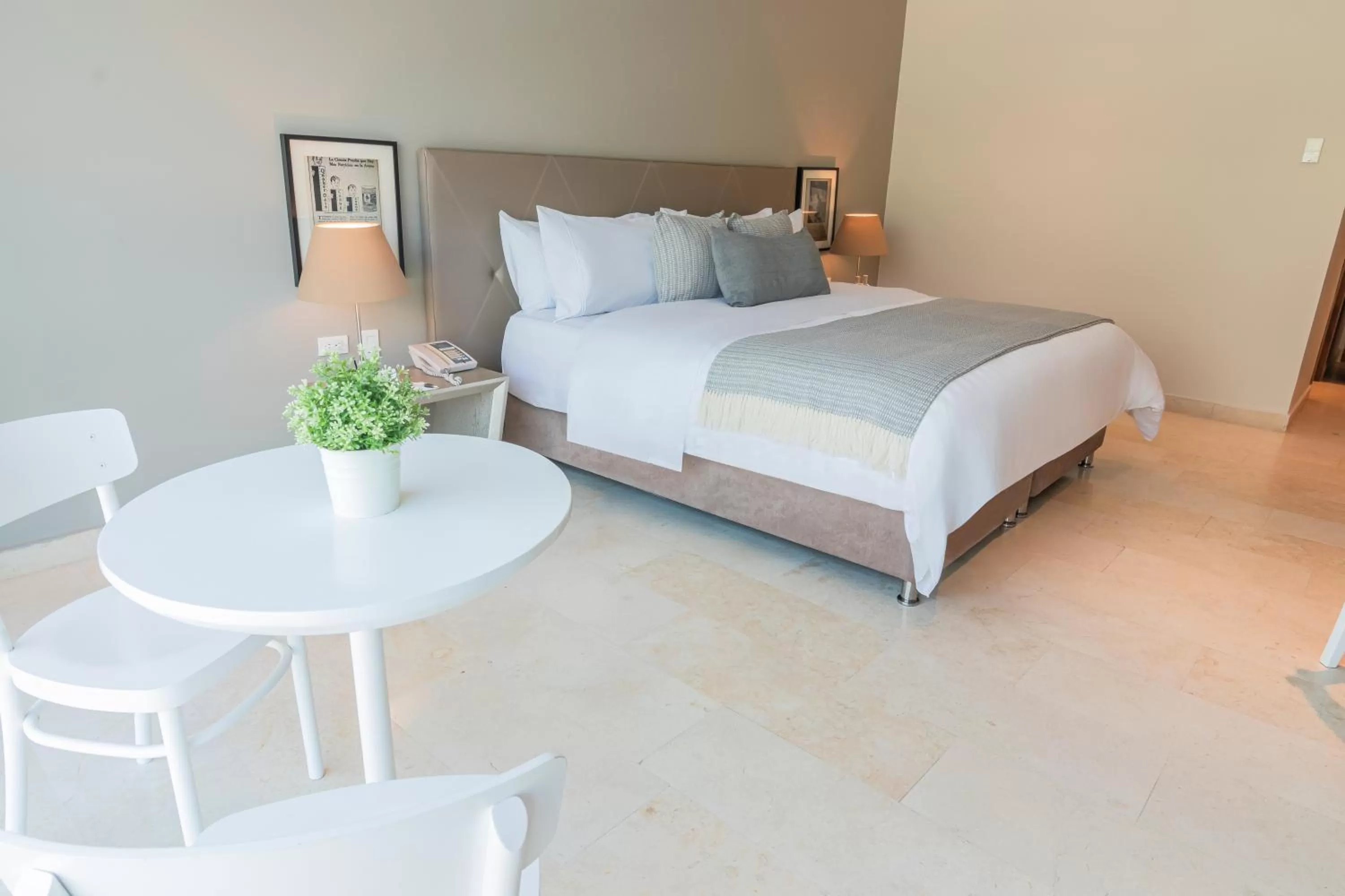 Seating area, Bed in GHL San Lazaro Art Hotel