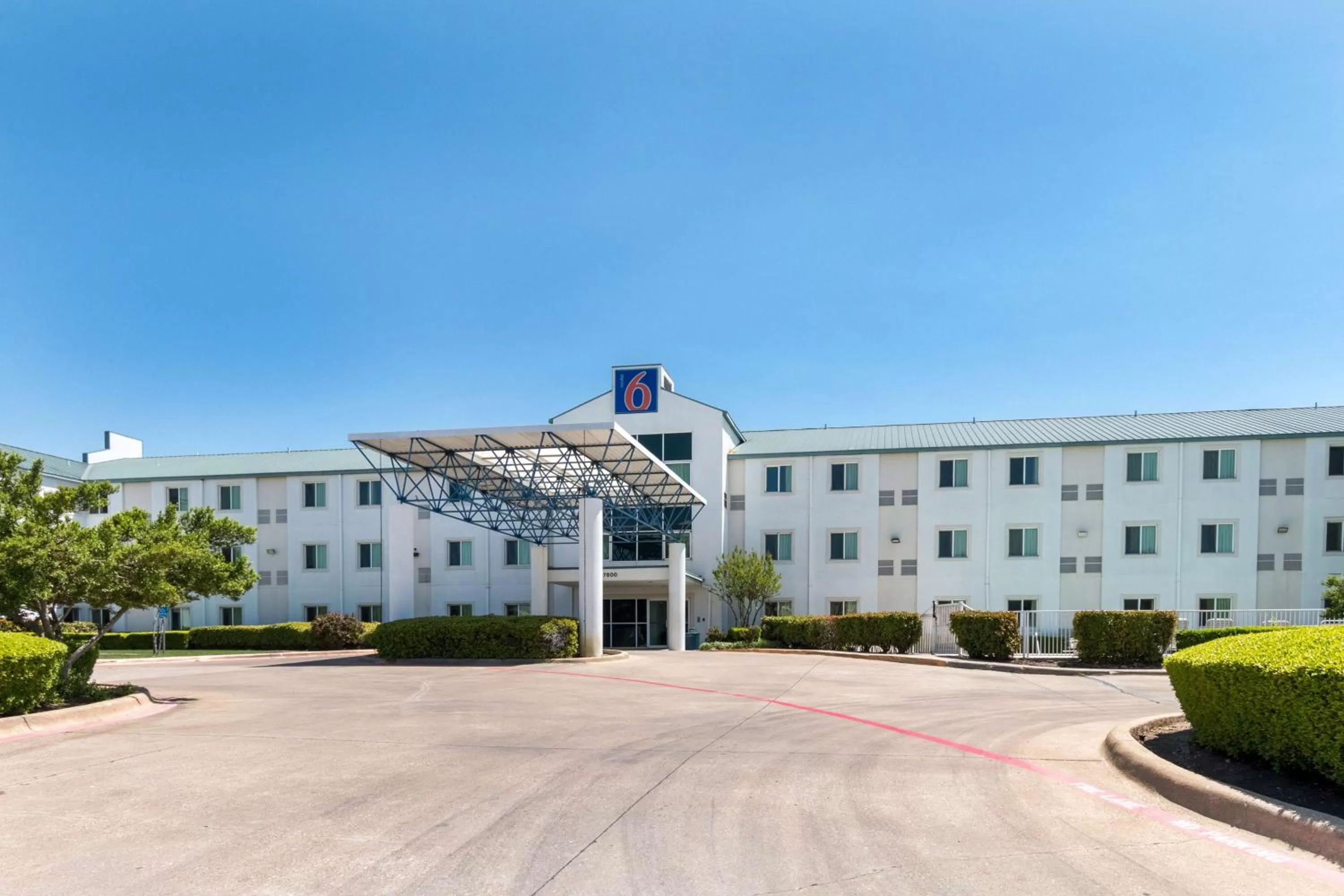 Property building in Motel 6-Irving, TX - DFW Airport North