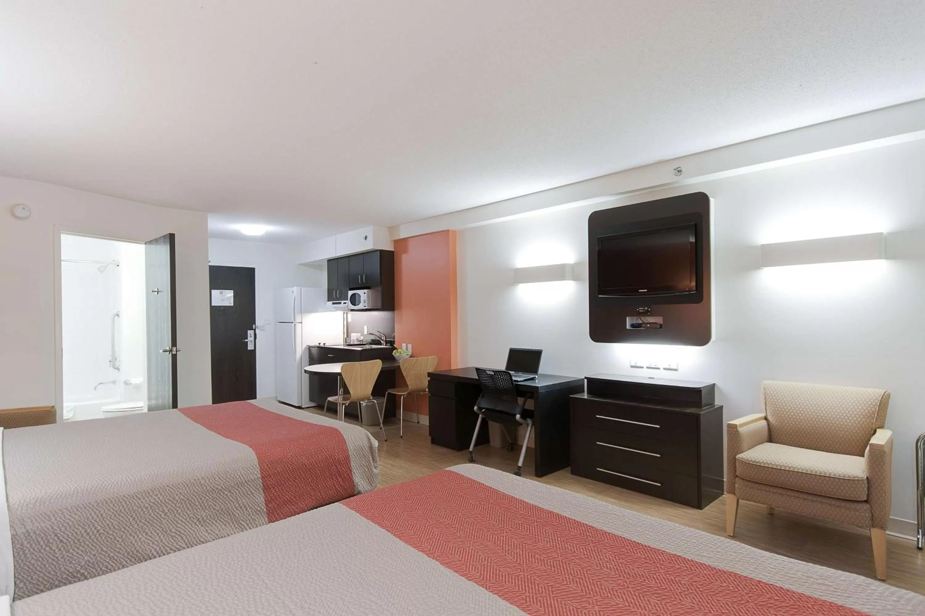 Photo of the whole room, Bed in Motel 6-Brandon, MB