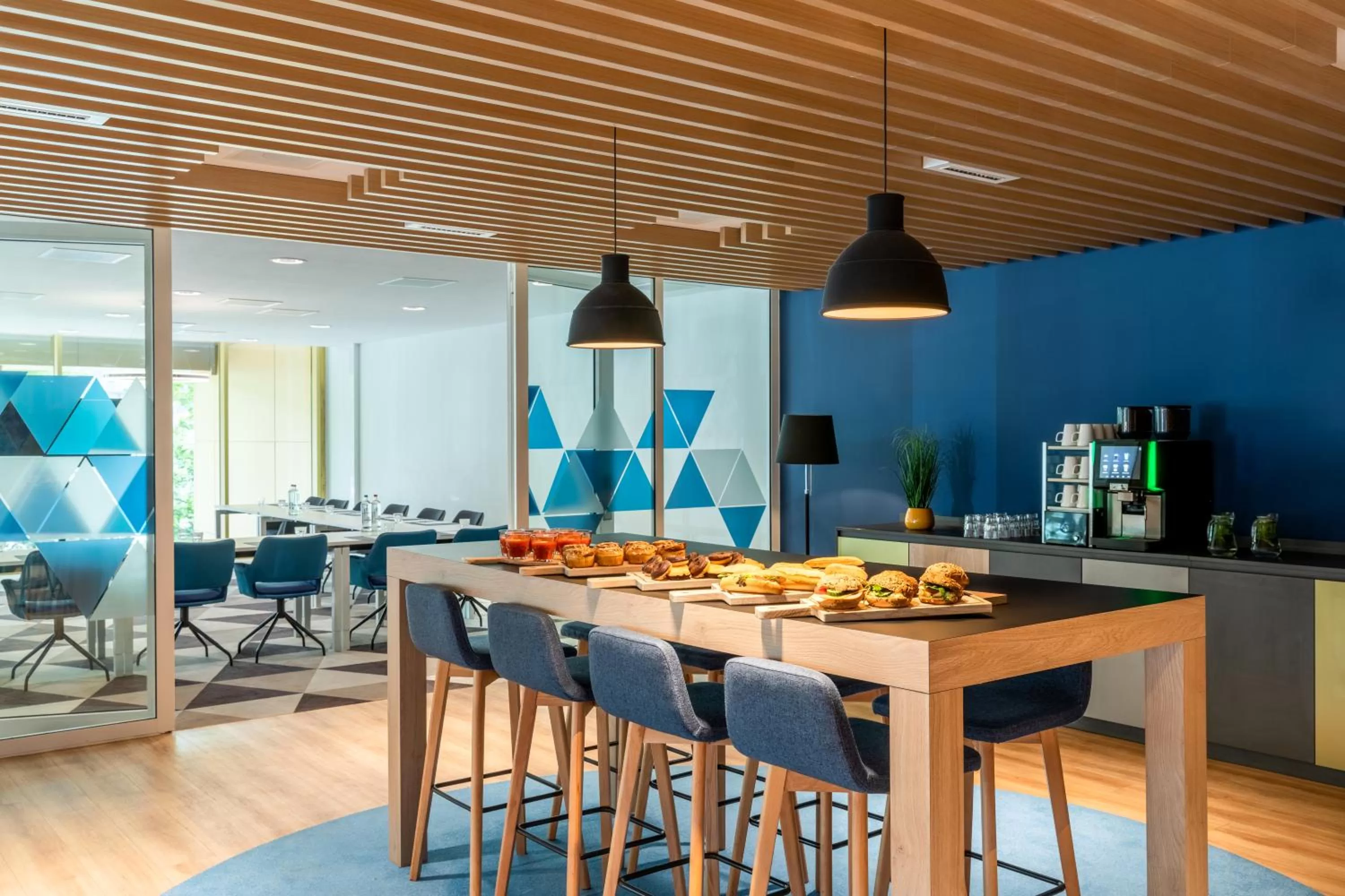 Restaurant/places to eat in Holiday Inn Express Amsterdam - North Riverside by IHG