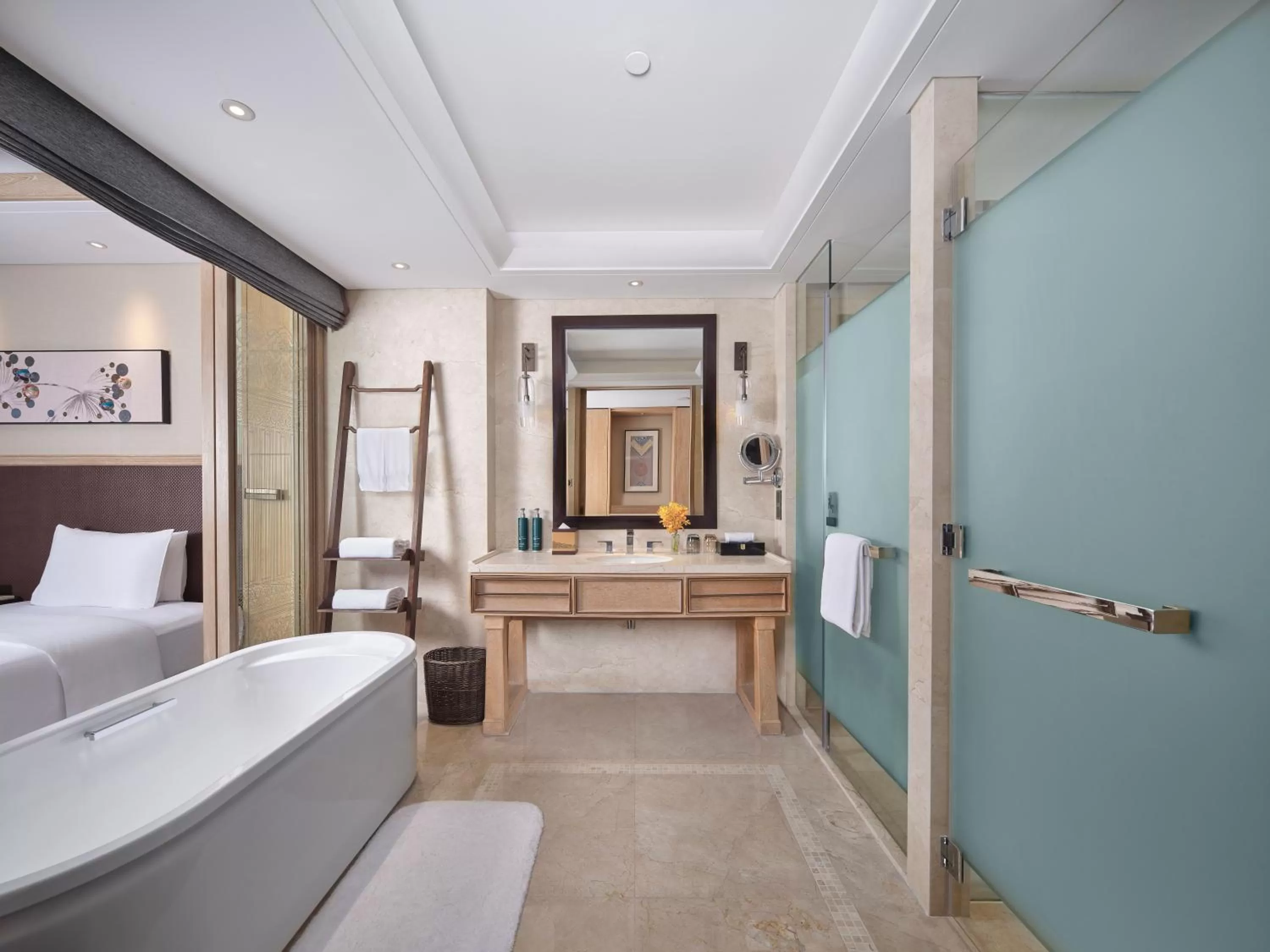 Toilet, Bed in Hilton Dali Resort & Spa