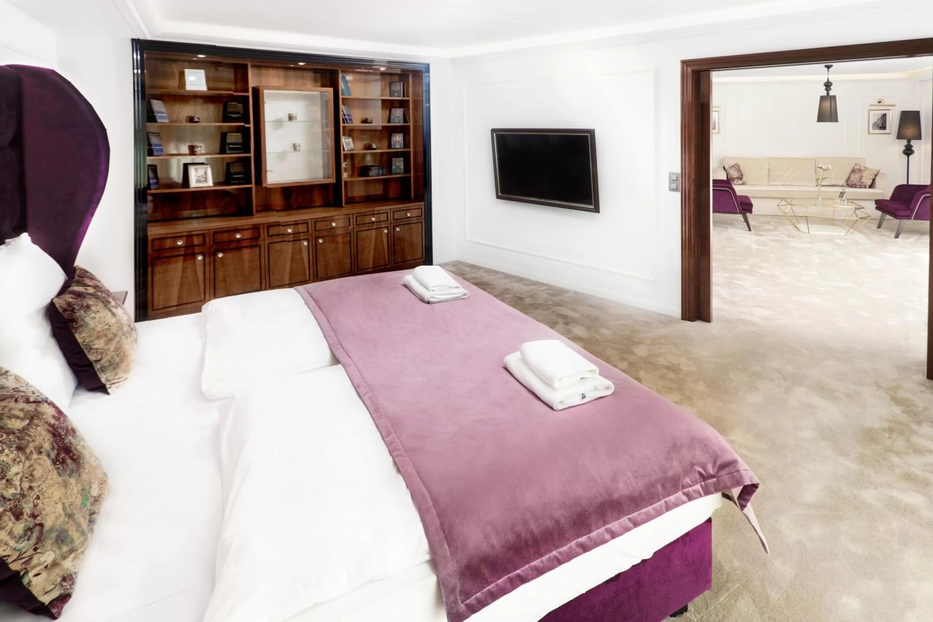 Photo of the whole room, Bed in Hotel Golden Key, 4 Stars Superior