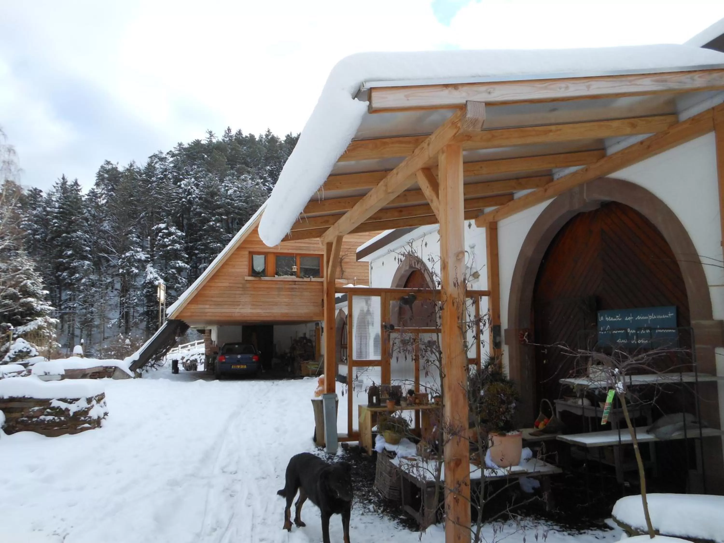 Facade/entrance, Winter in L'Atelier de Gisèle