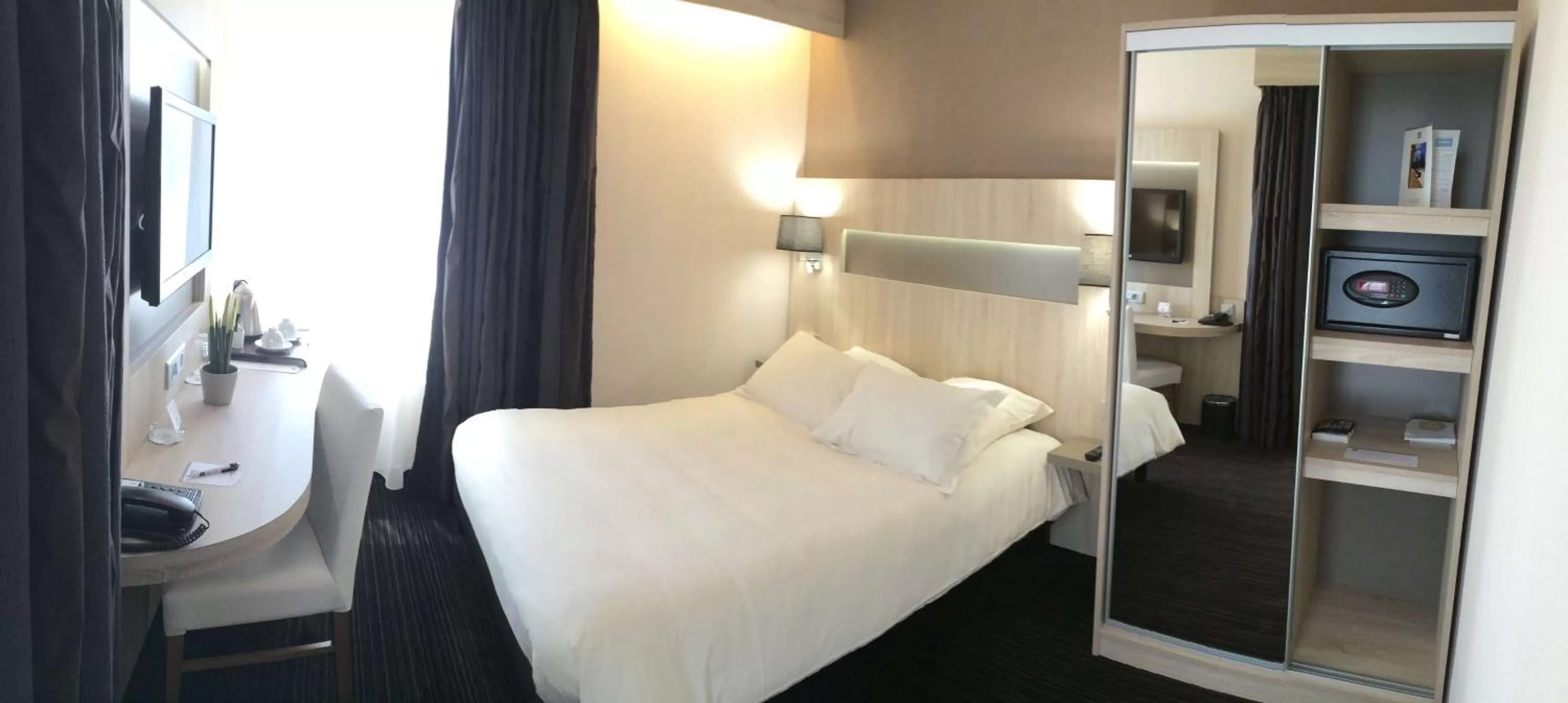 Photo of the whole room, Bed in Best Western Marseille Aeroport