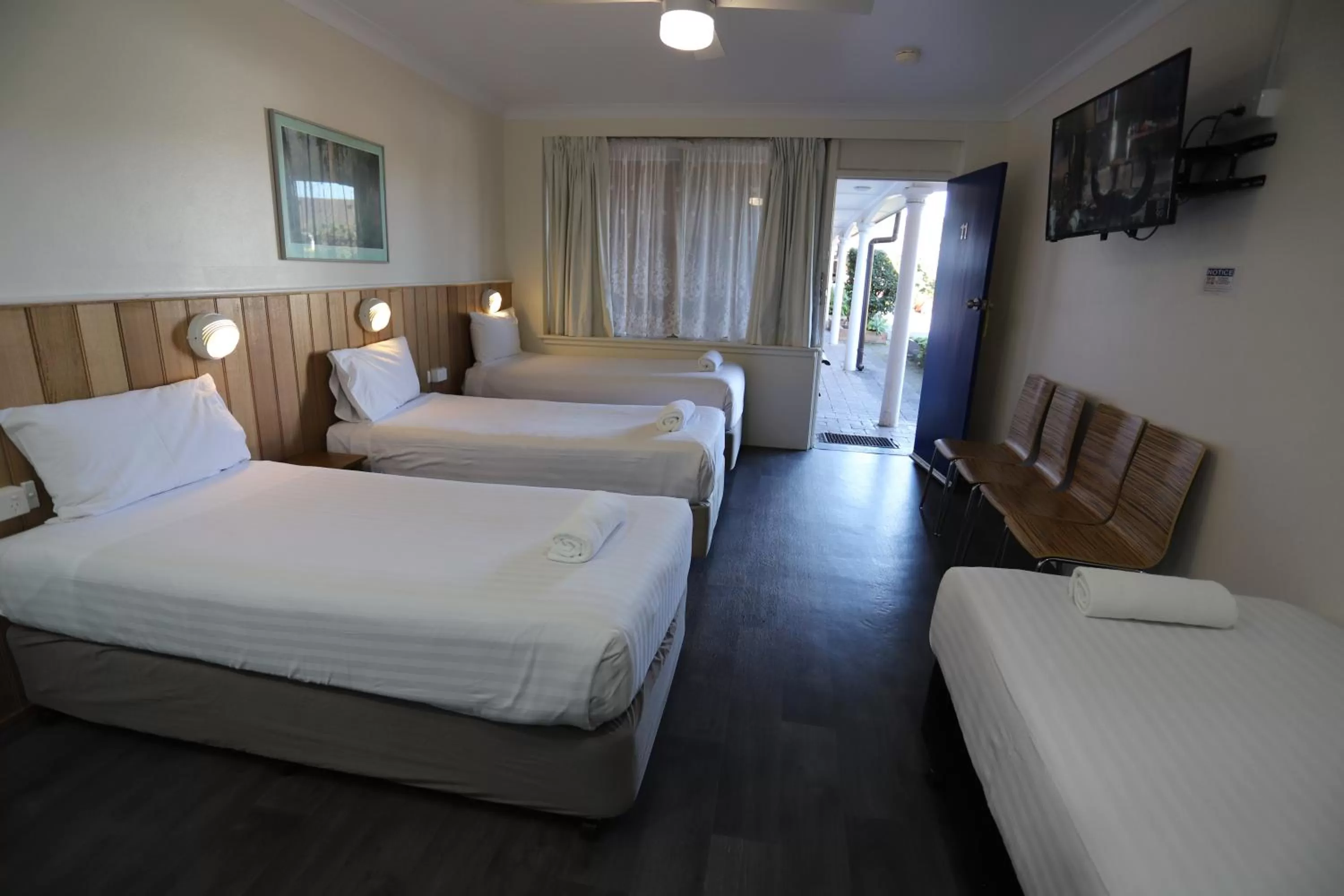 Bed in Reign Inn Newcastle