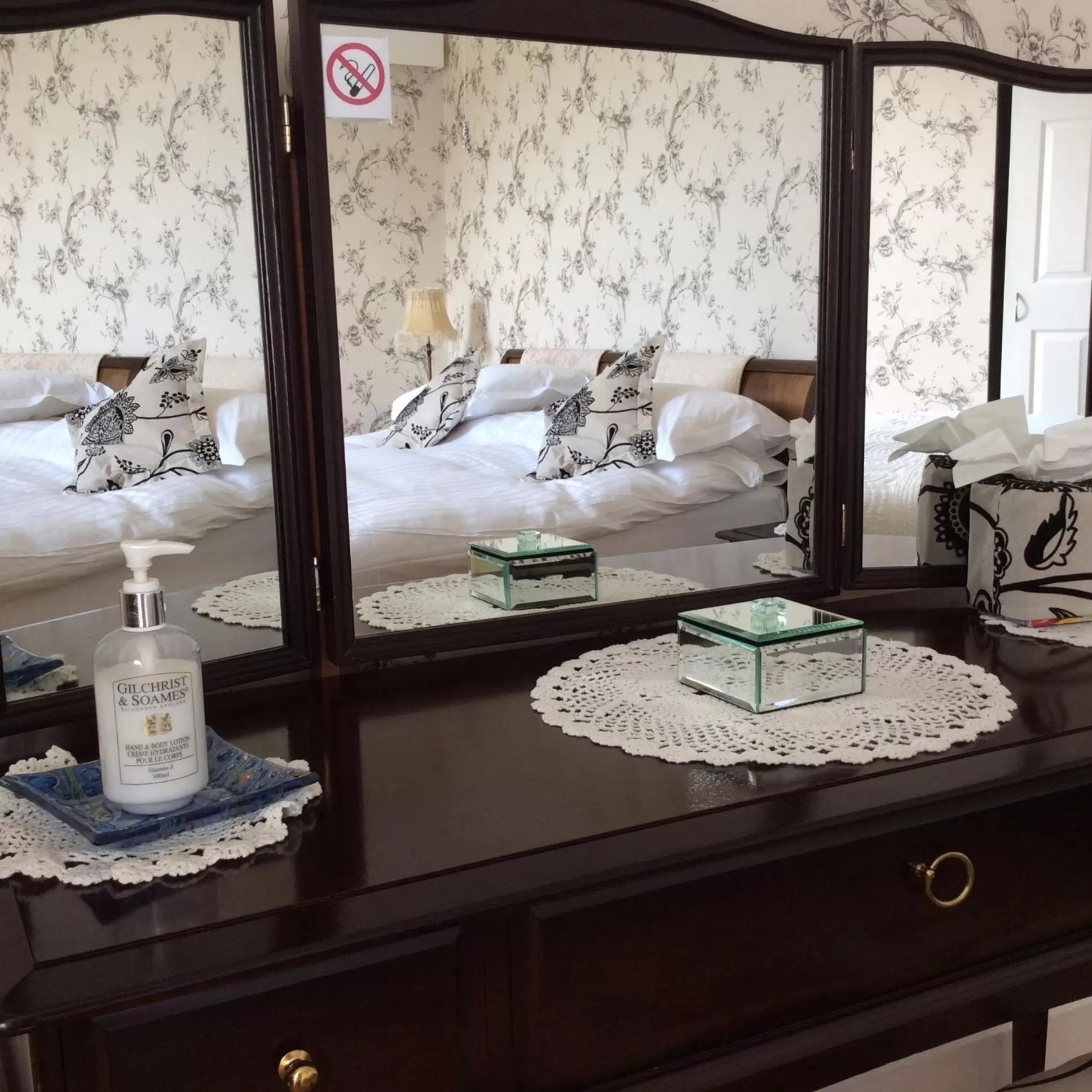 Bedroom, Bed in Whashton Springs Farmhouse B&B