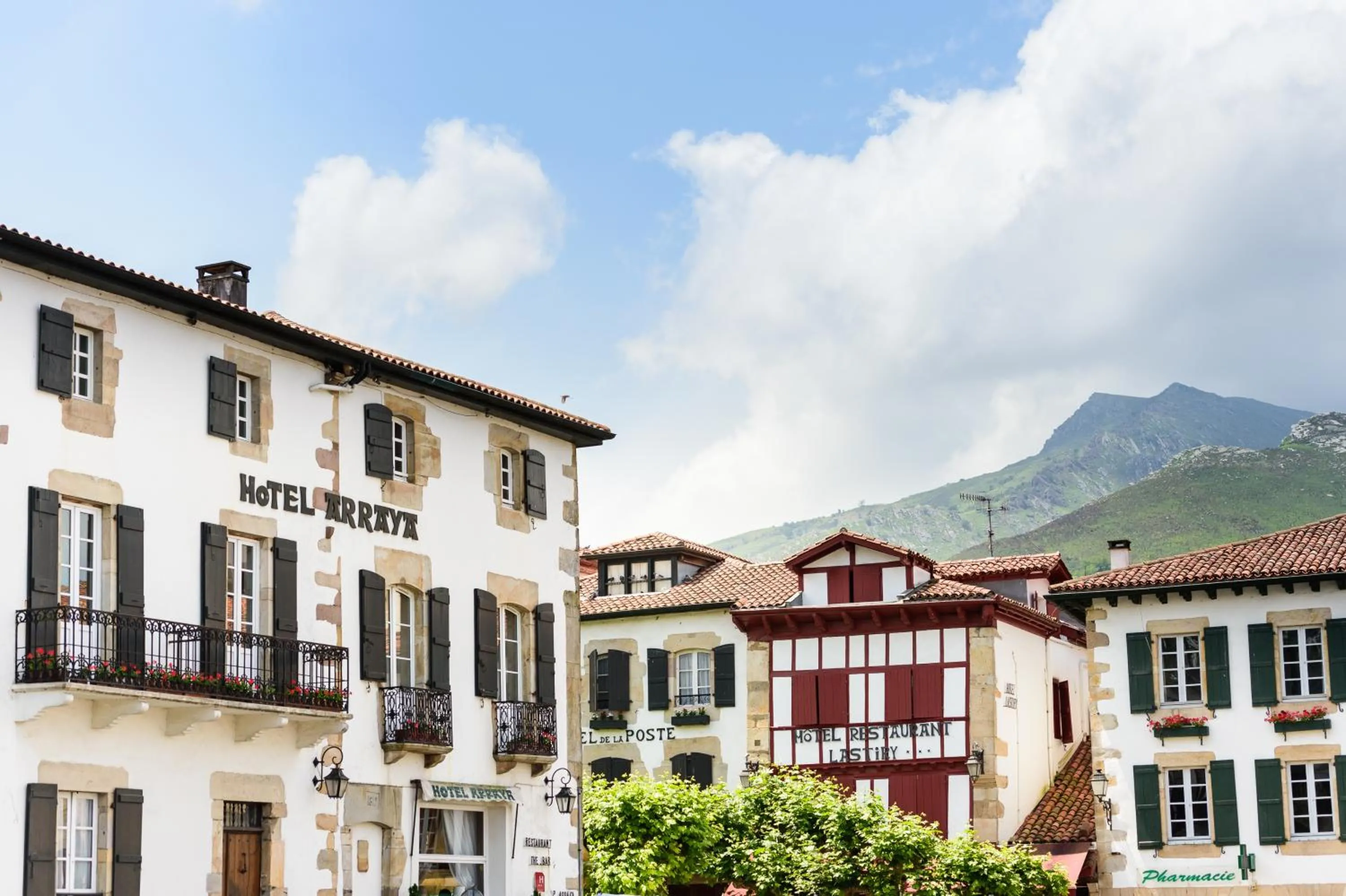 Facade/entrance in Arraya