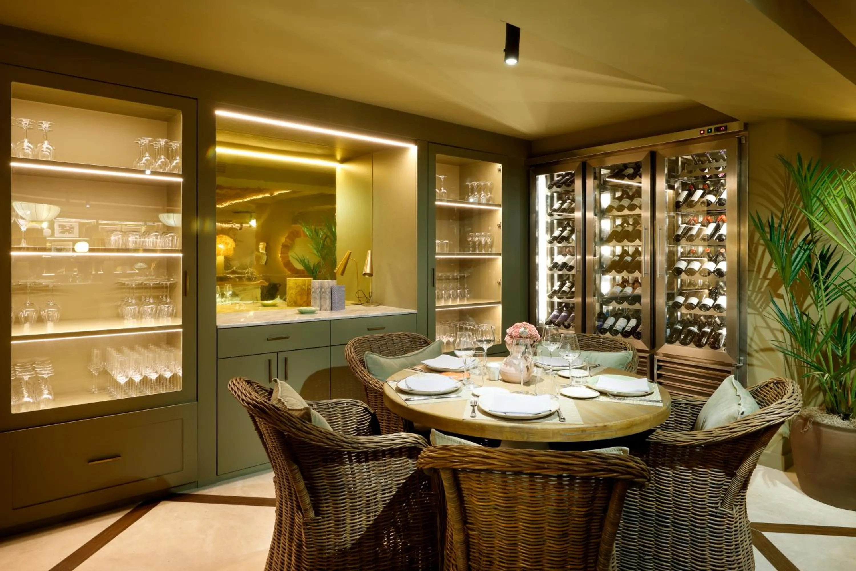 Restaurant/places to eat in Barceló Oviedo Cervantes