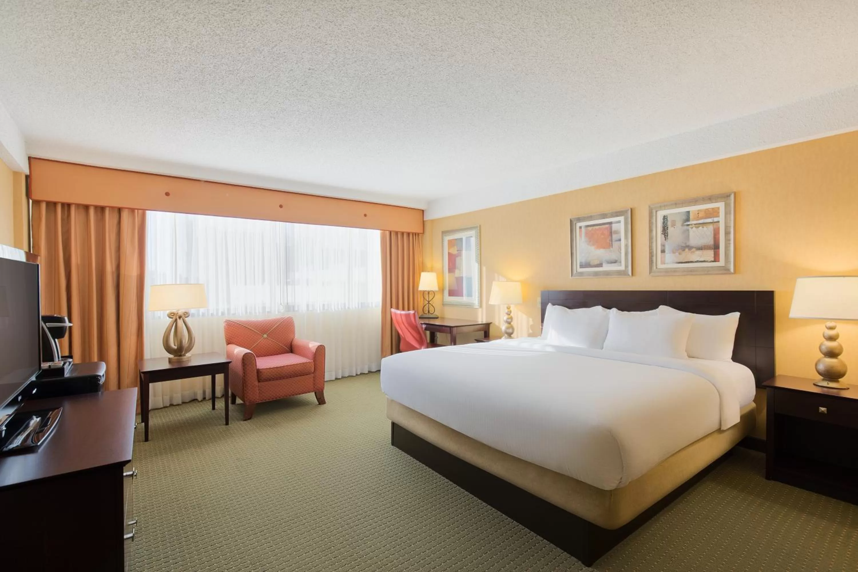 Bedroom, Bed in University Plaza Hotel