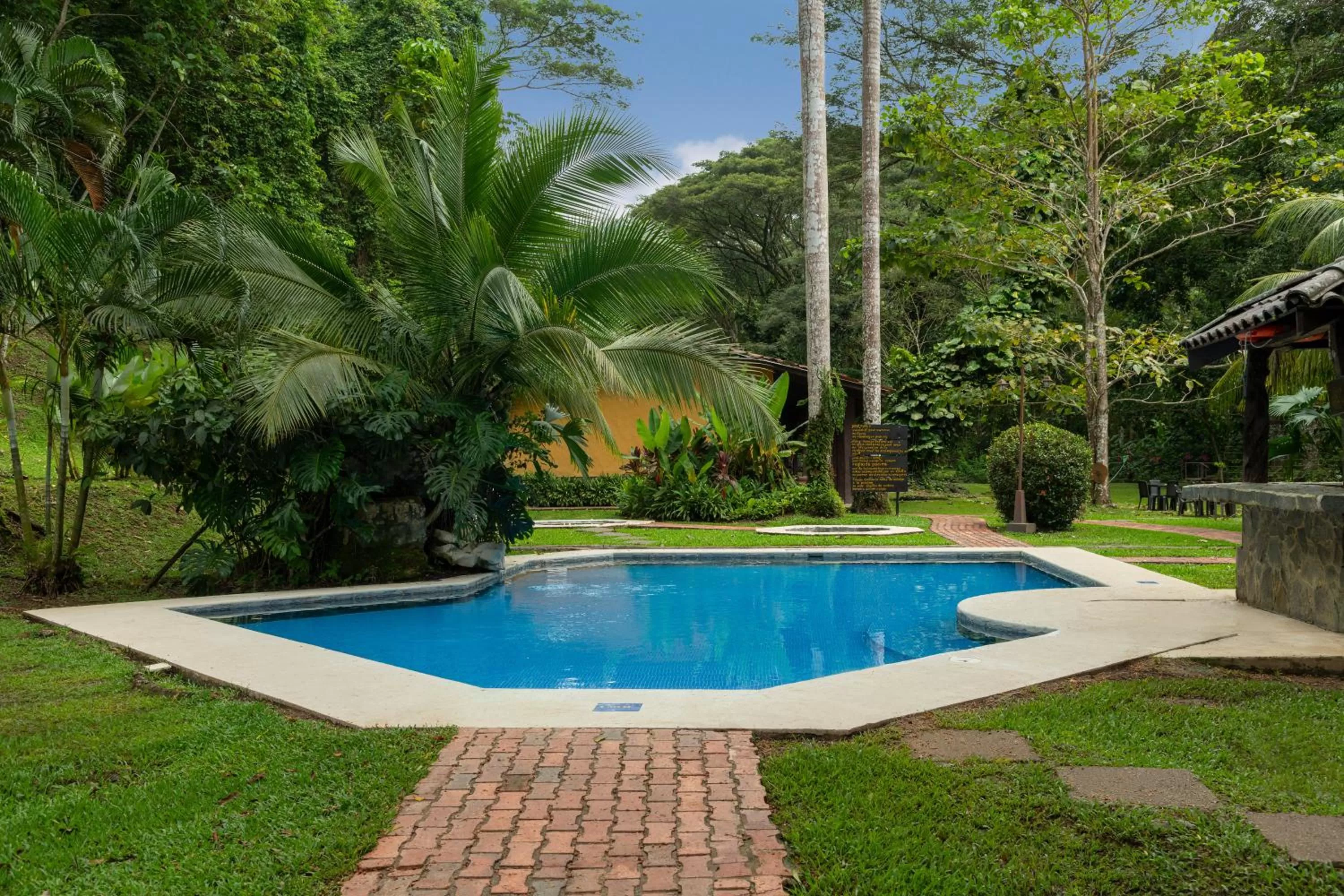 Swimming pool in Villa Lapas Jungle Village
