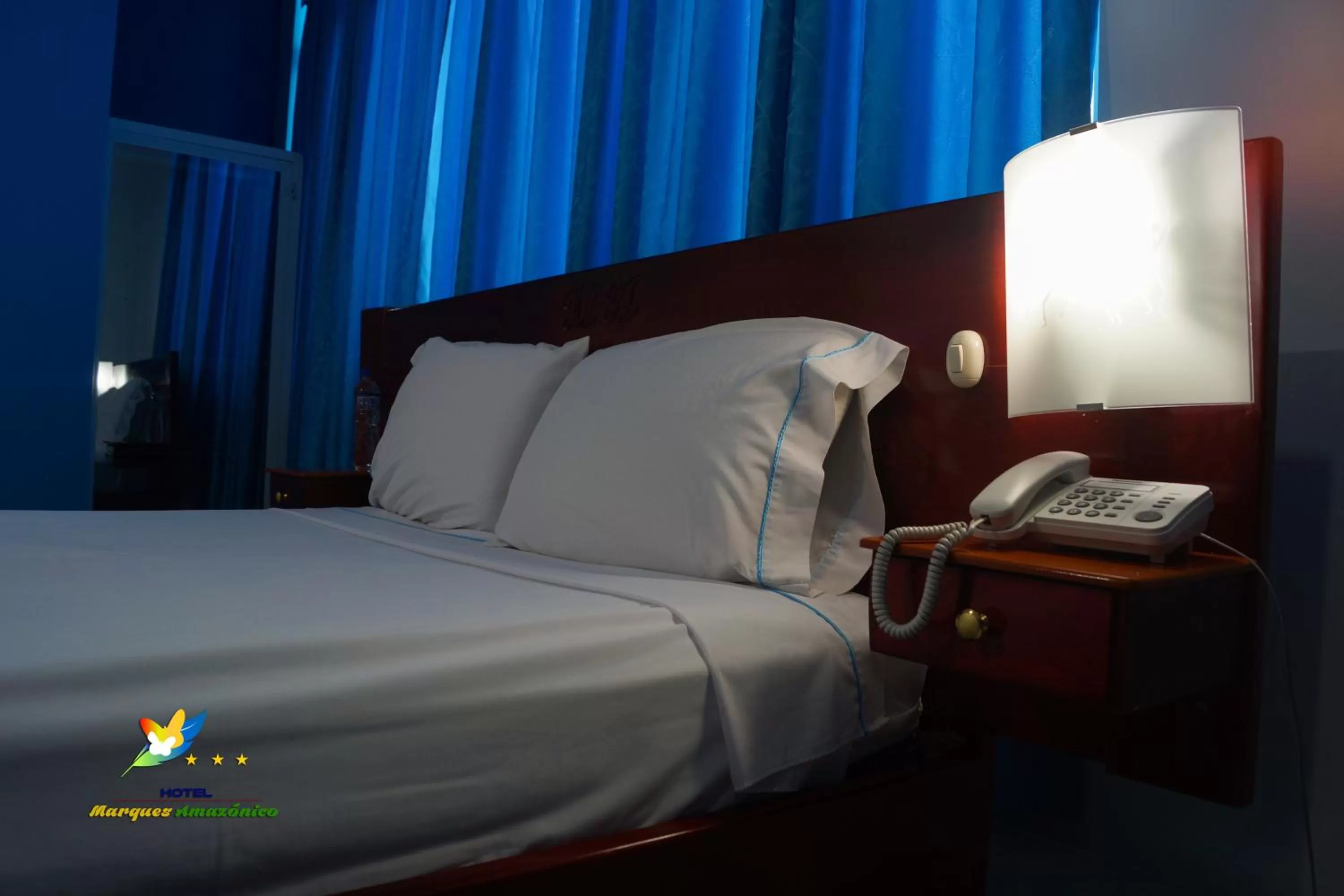 Shower, Bed in Hotel Marques Amazonico