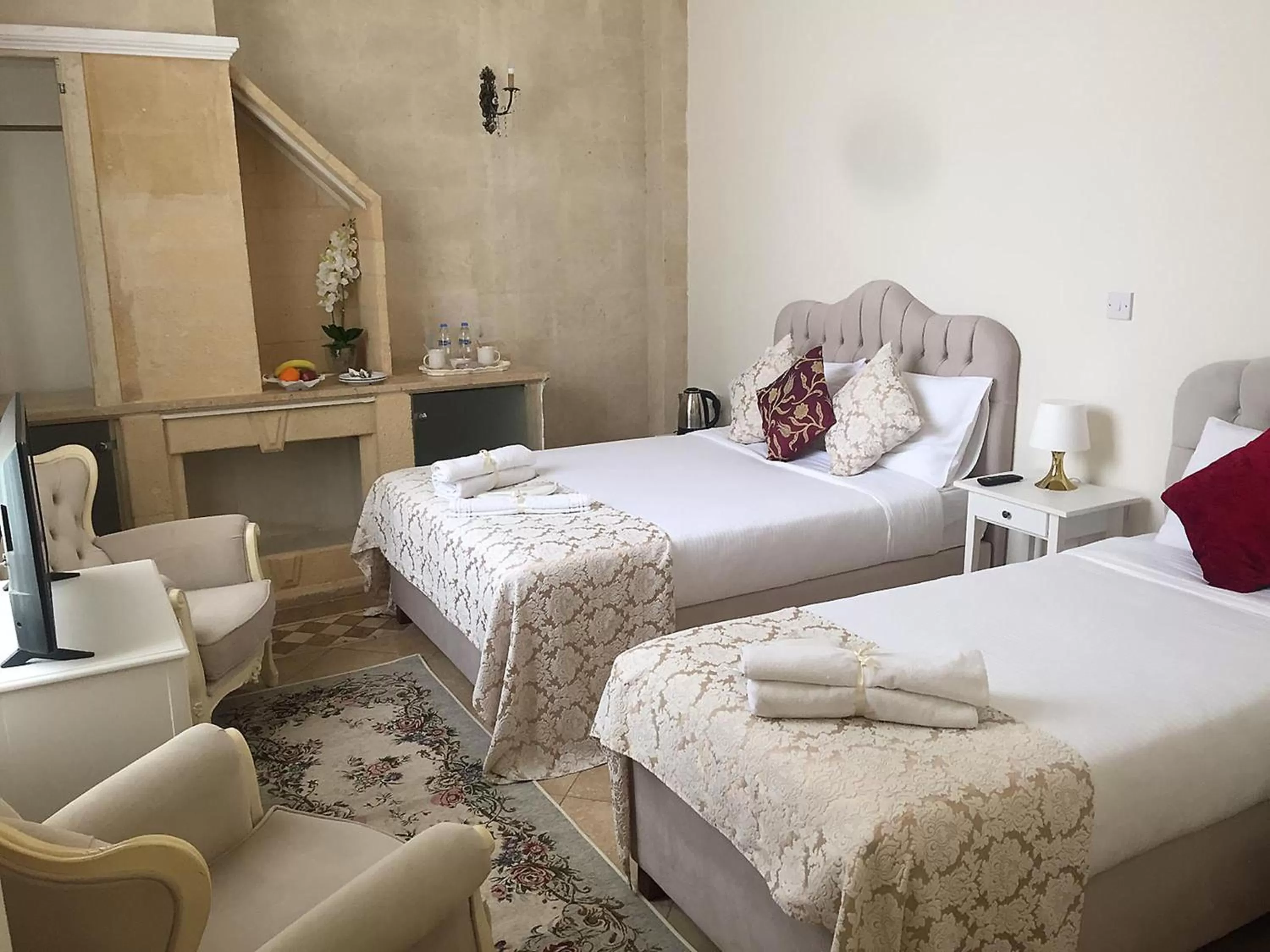 Bed in Lord's Residence Boutique Hotel