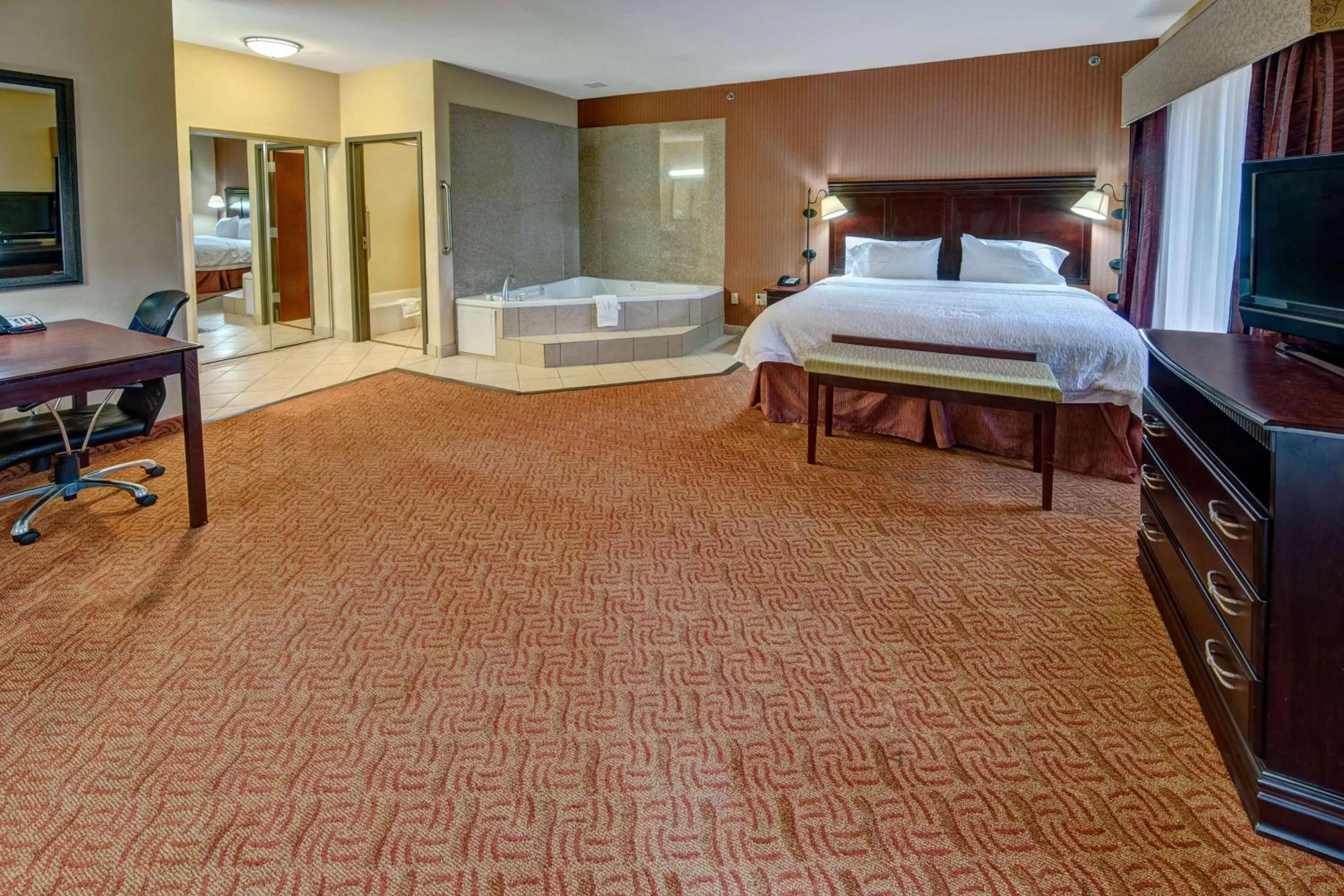 Bed in Hampton Inn & Suites Corsicana