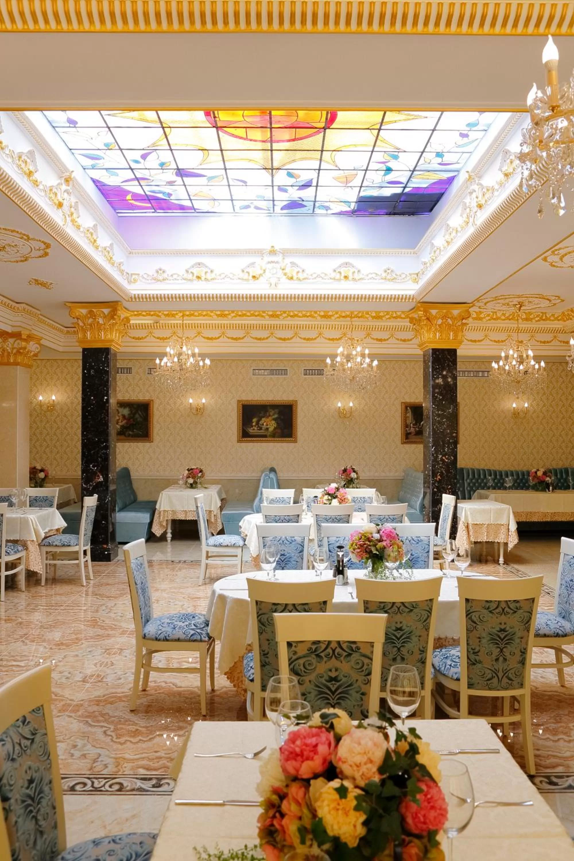 Restaurant/places to eat in Hotel Montecito