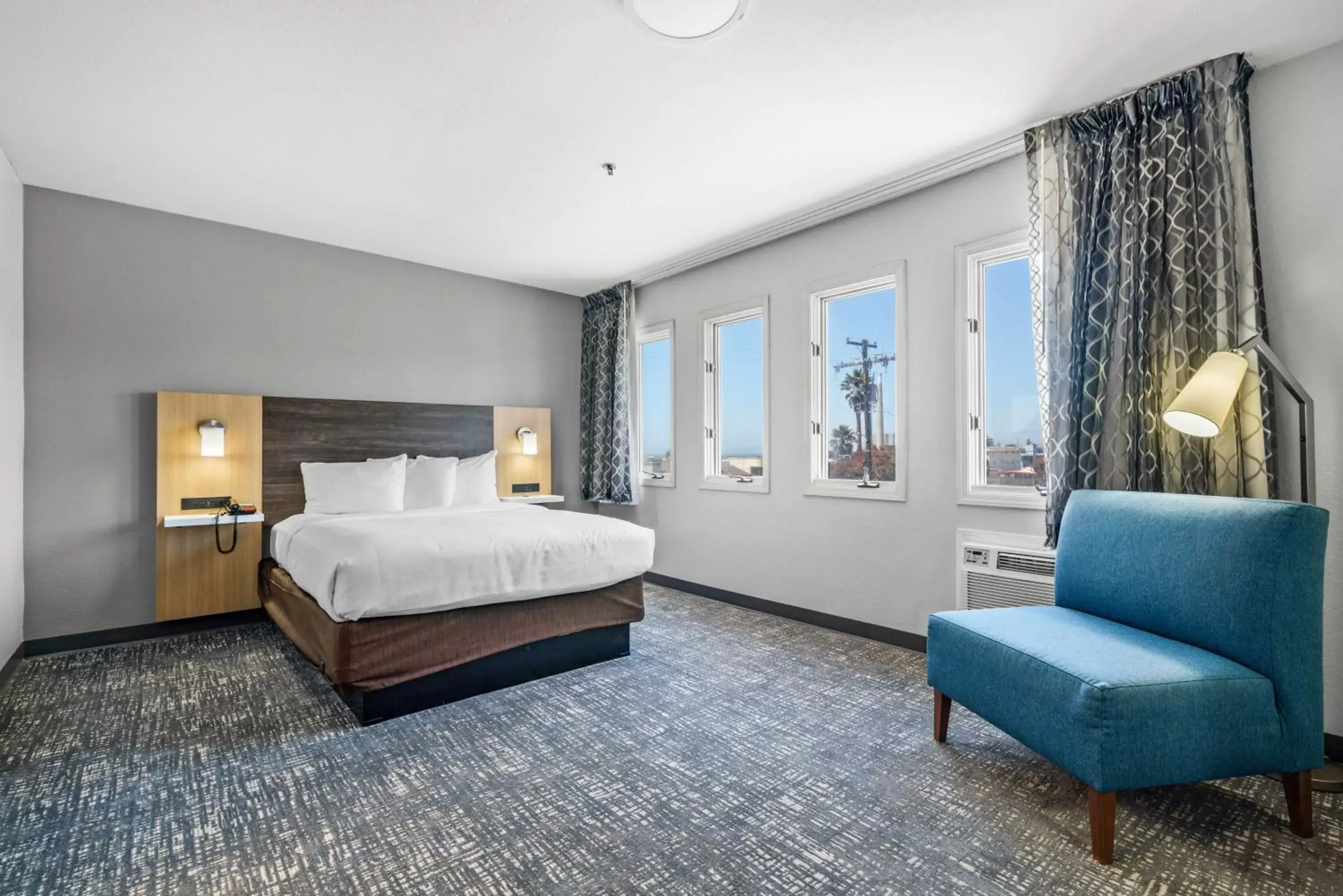 Deluxe Queen Room in Hotel Avisa Downtown Deluxe Queen Room in Hotel Avisa Downtown