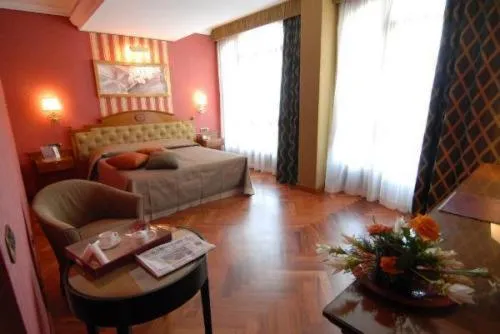 Photo of the whole room, Bed in Palazzo Rosenthal Vesuview Hotel & Resort