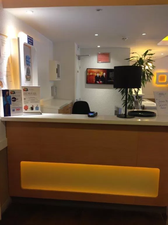 Lobby or reception in Ibis Budget Rambouillet