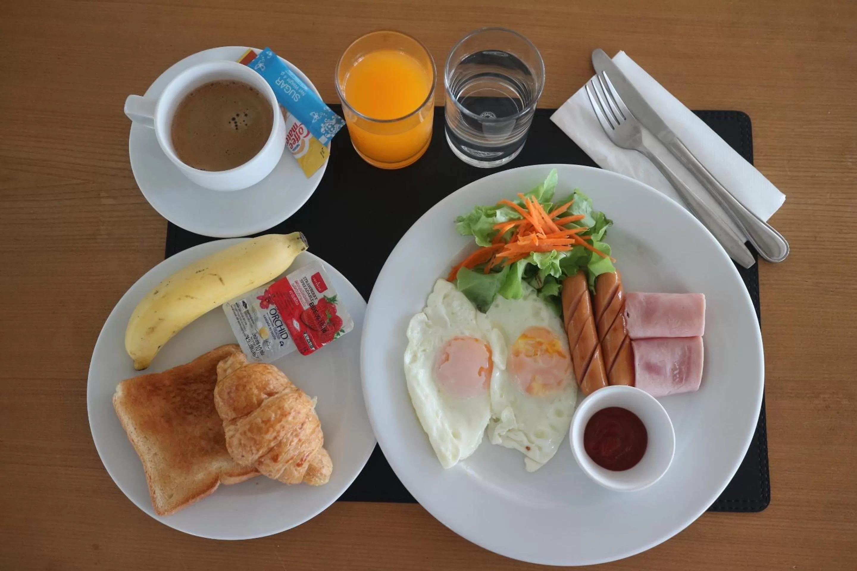 American breakfast in Floral Shire Suvarnabhumi Airport