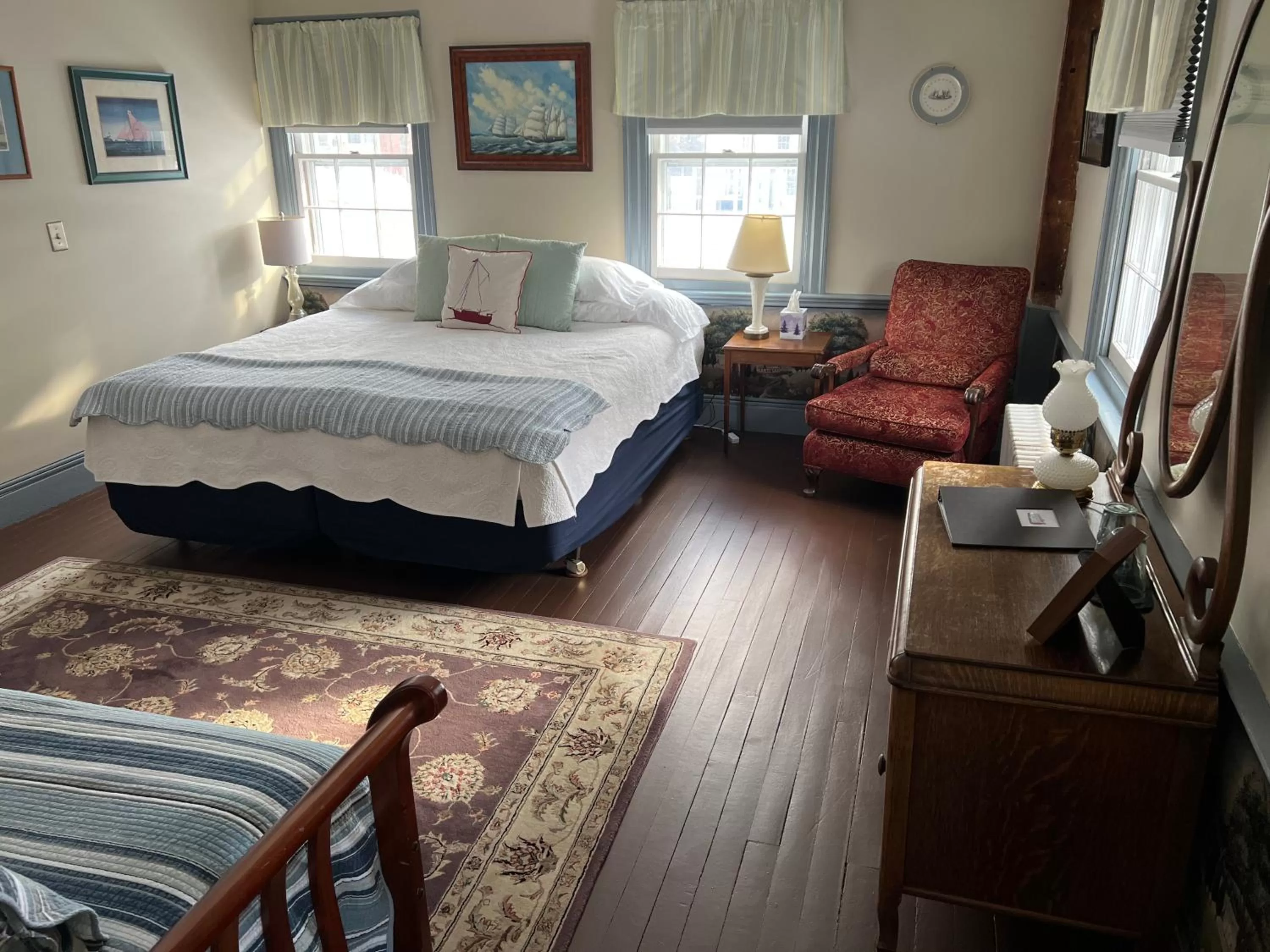 Photo of the whole room, Bed in Shoreham Inn Bed & Breakfast