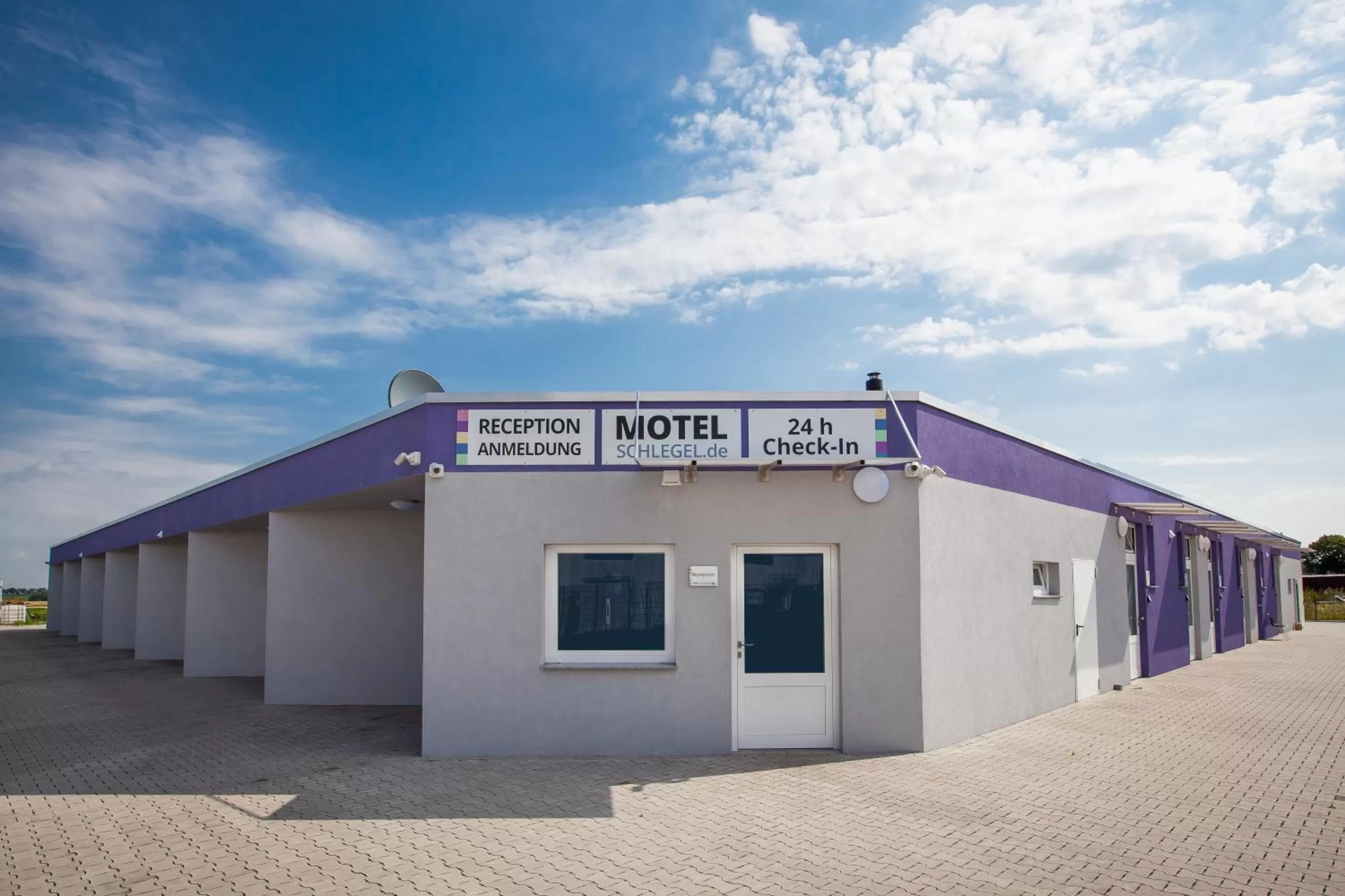 Property Building in MOTEL Schlegel