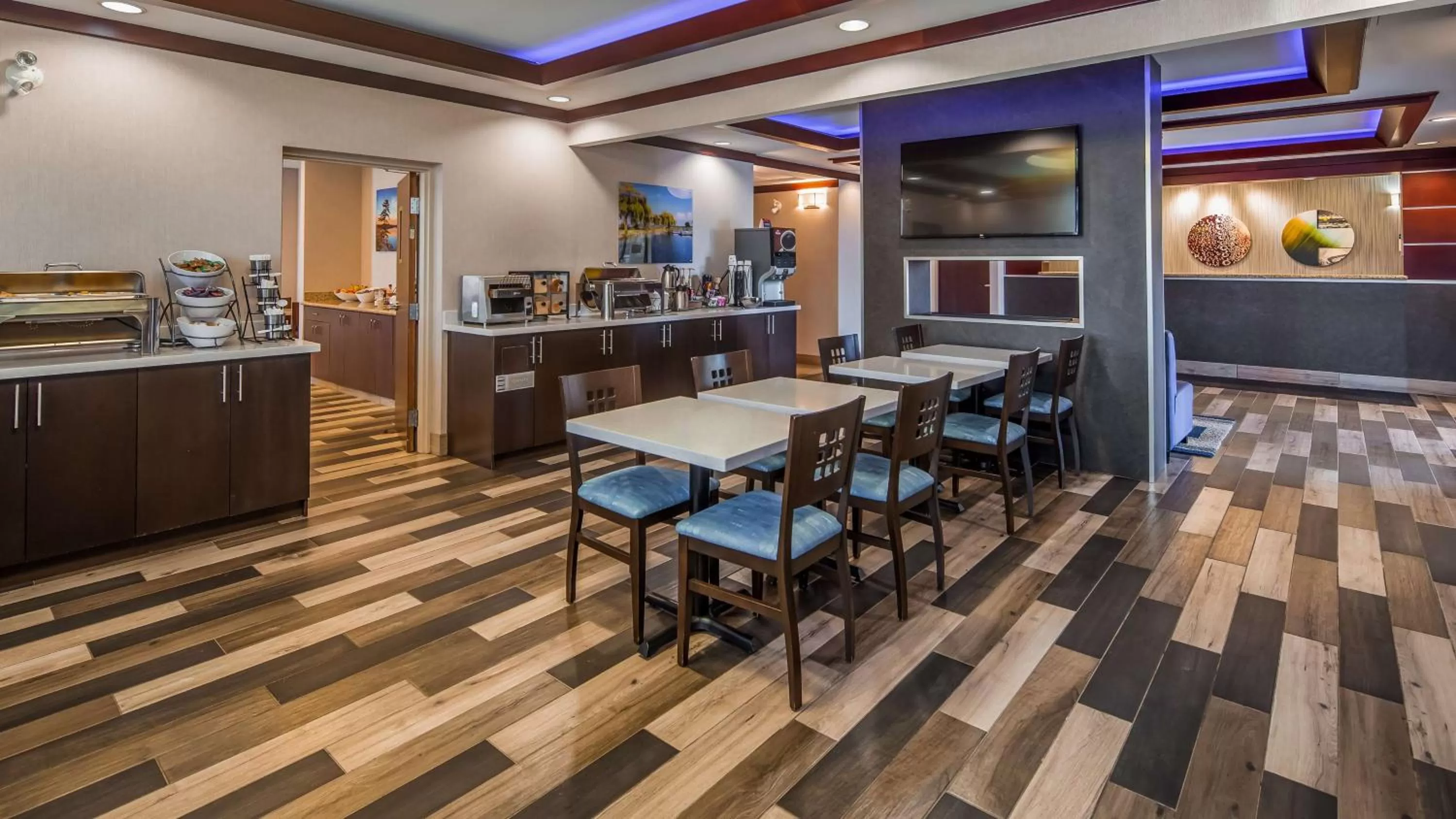 Restaurant/places to eat in Best Western Plus Barrie