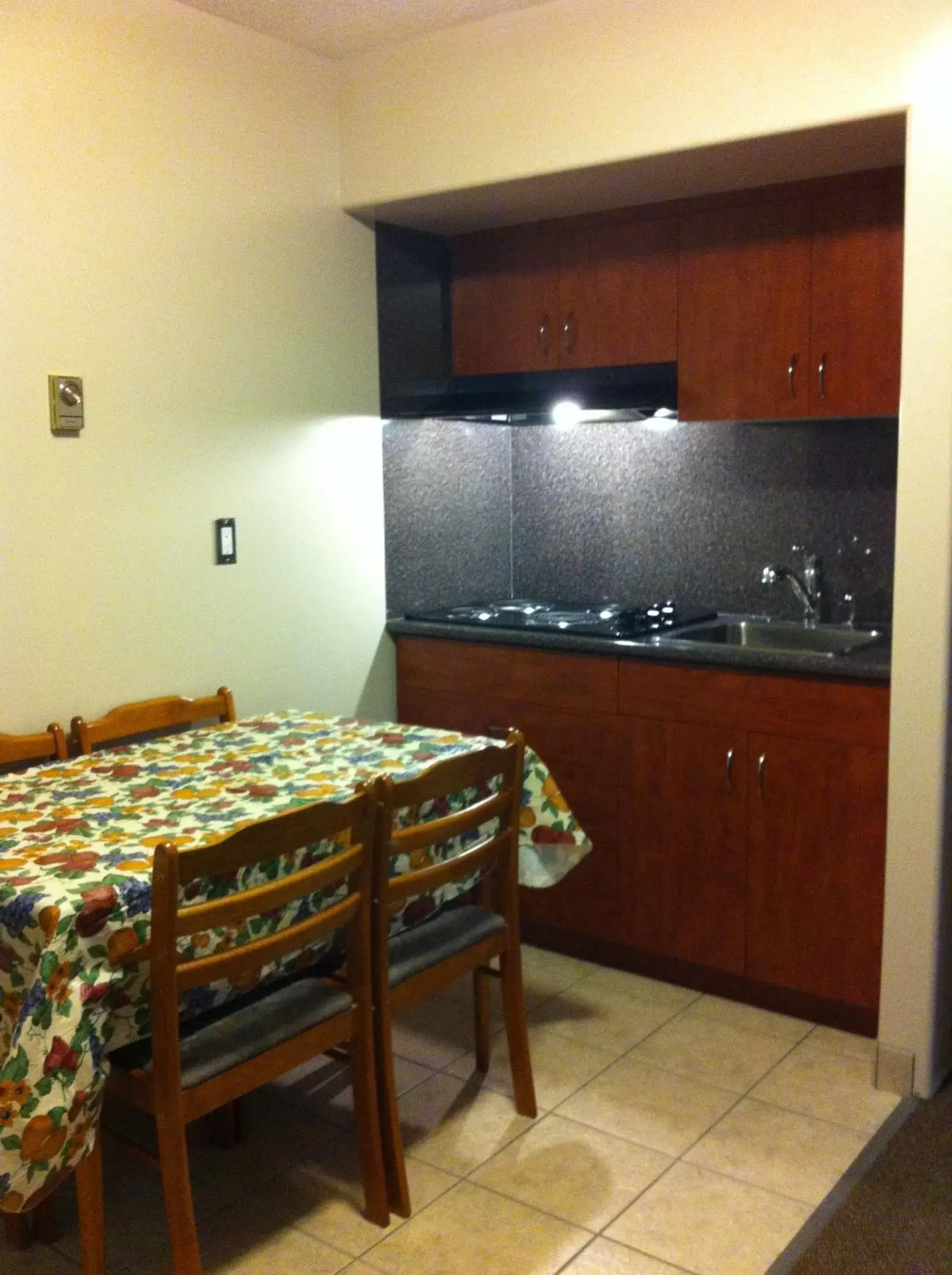 Queen Suite - Non-Smoking in Rider's Inn Queen Suite - Non-Smoking in Rider's Inn