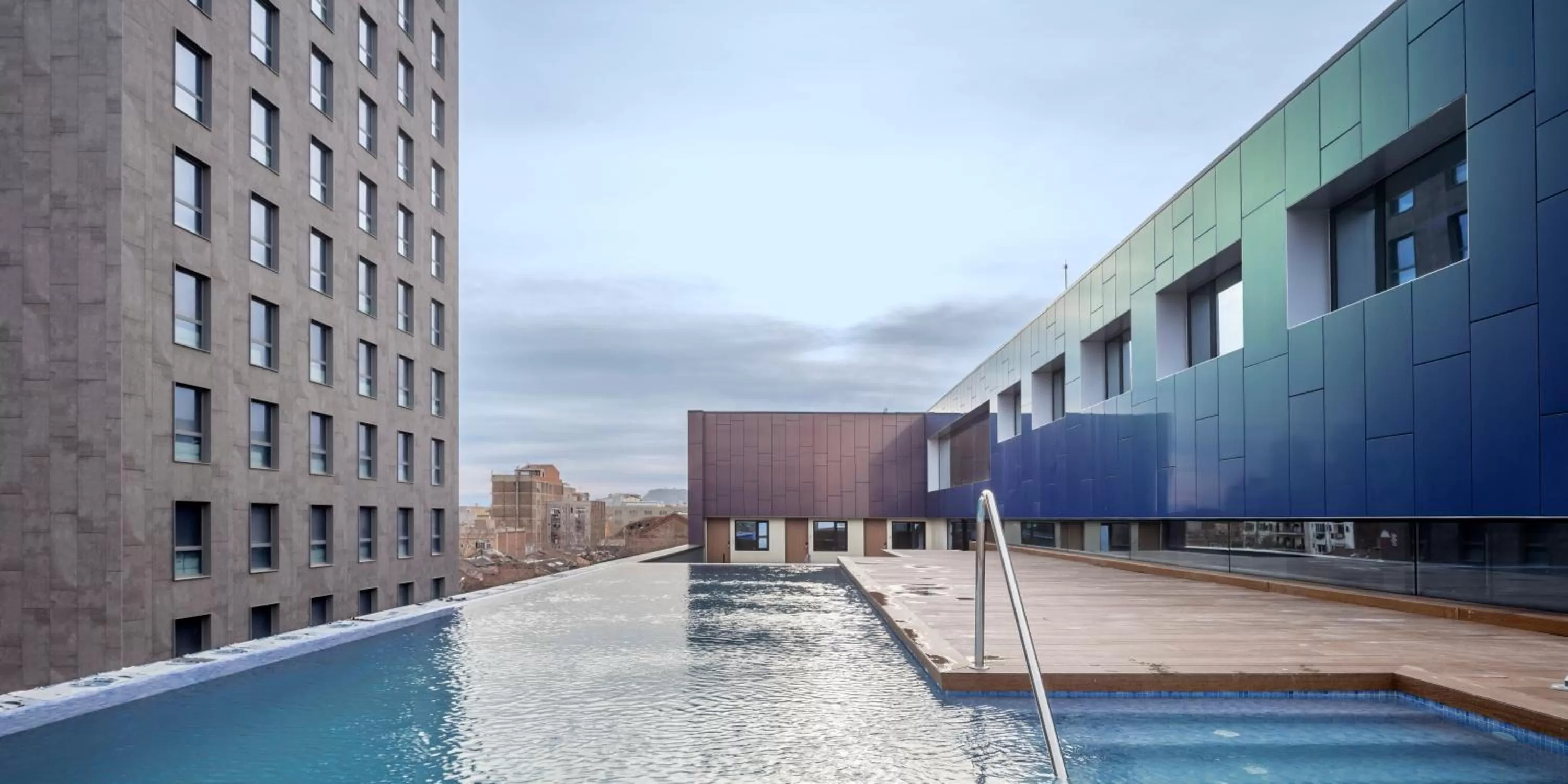 Swimming pool in Hotel Paxton Barcelona