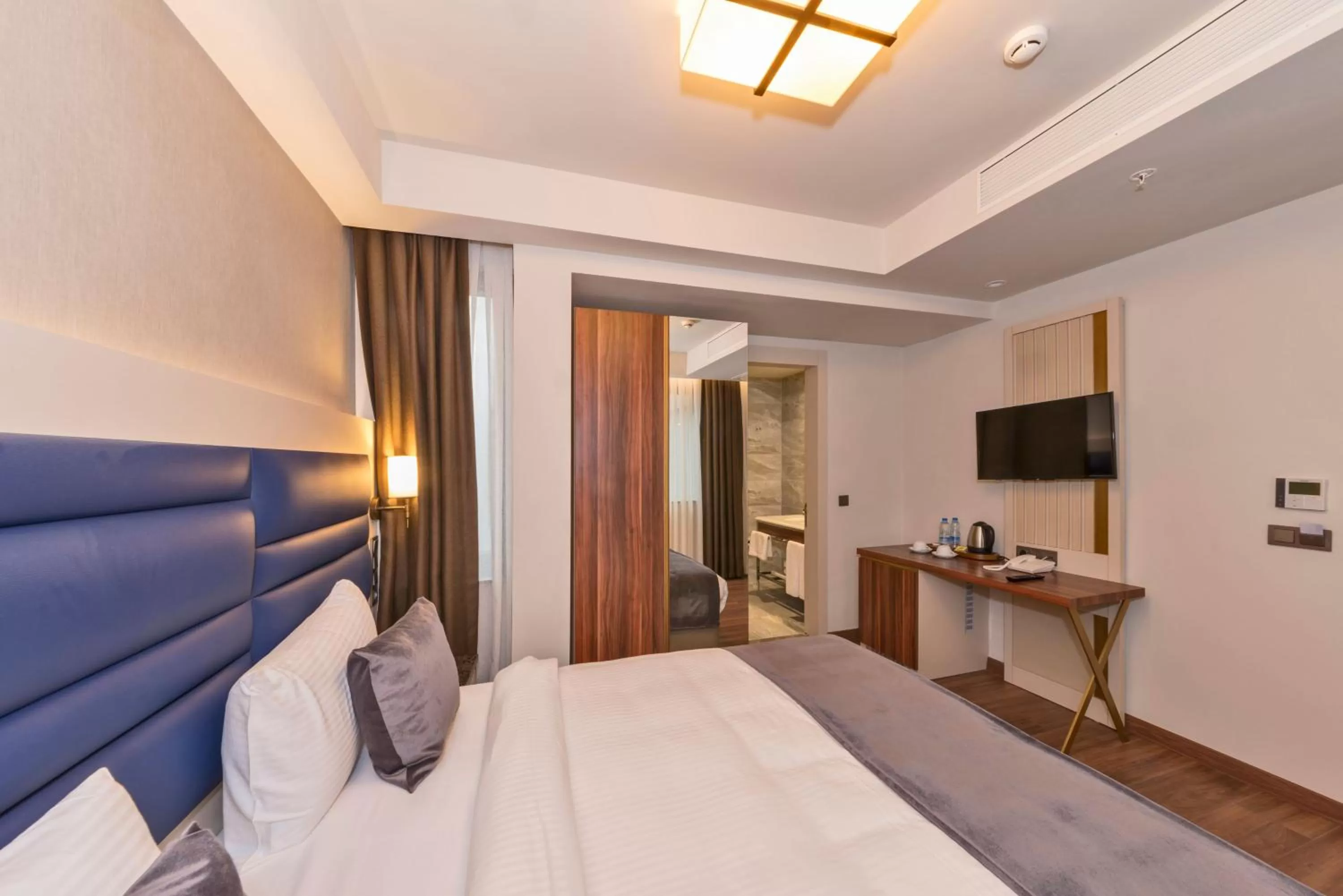 Bedroom in Golden Royal Hotel