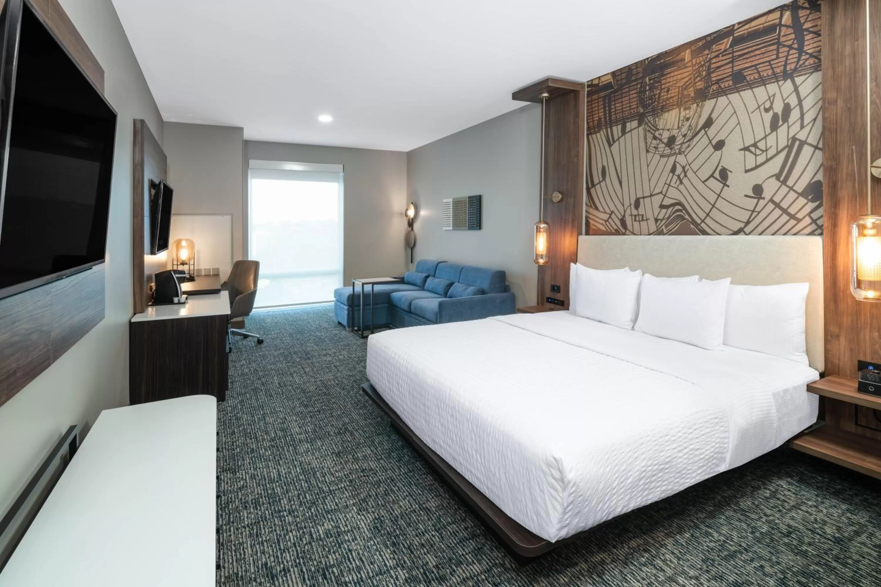 Bedroom, Bed in La Quinta Inn & Suites by Wyndham Nashville Downtown Stadium