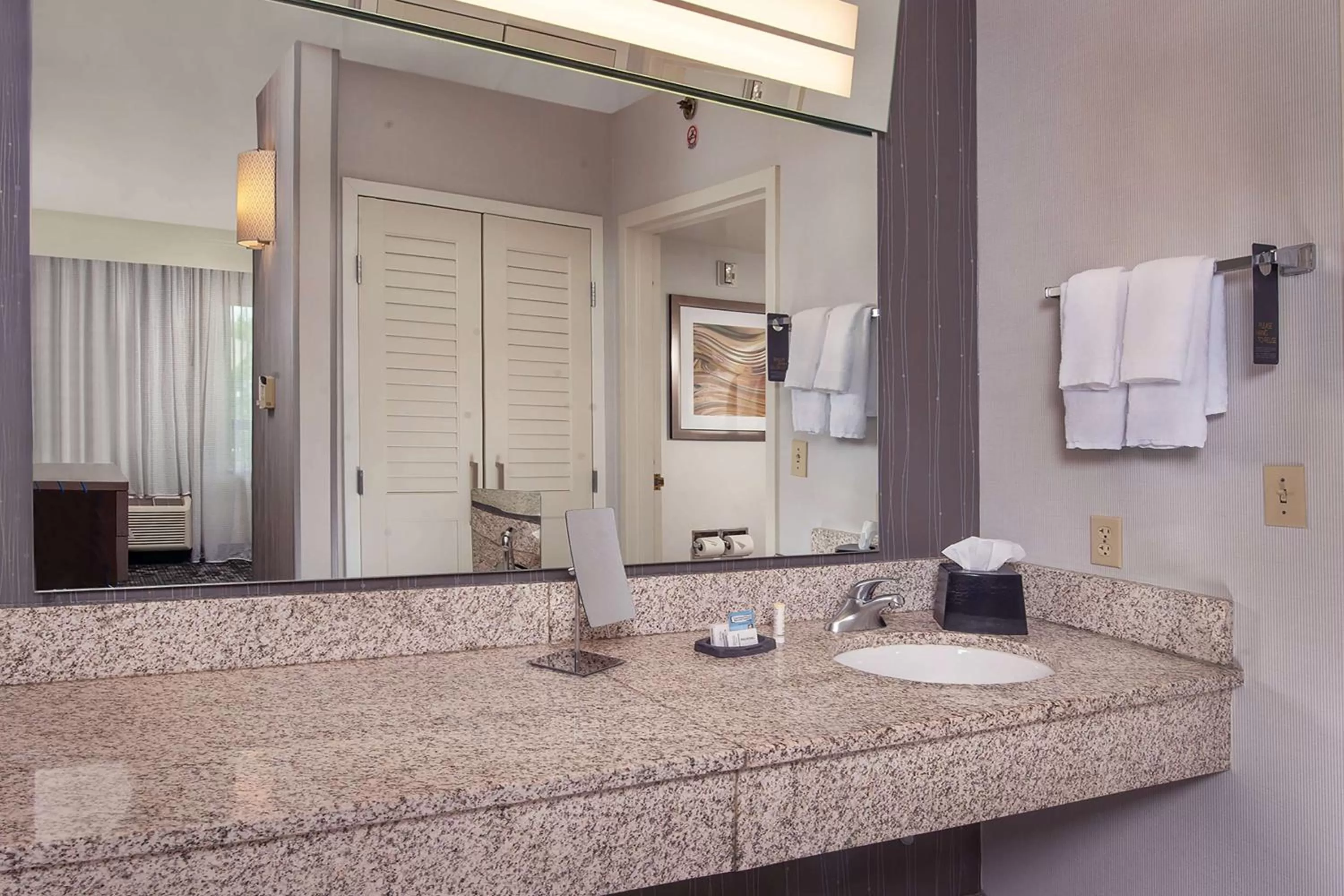 Bathroom in Sonesta Select Allentown Bethlehem Airport