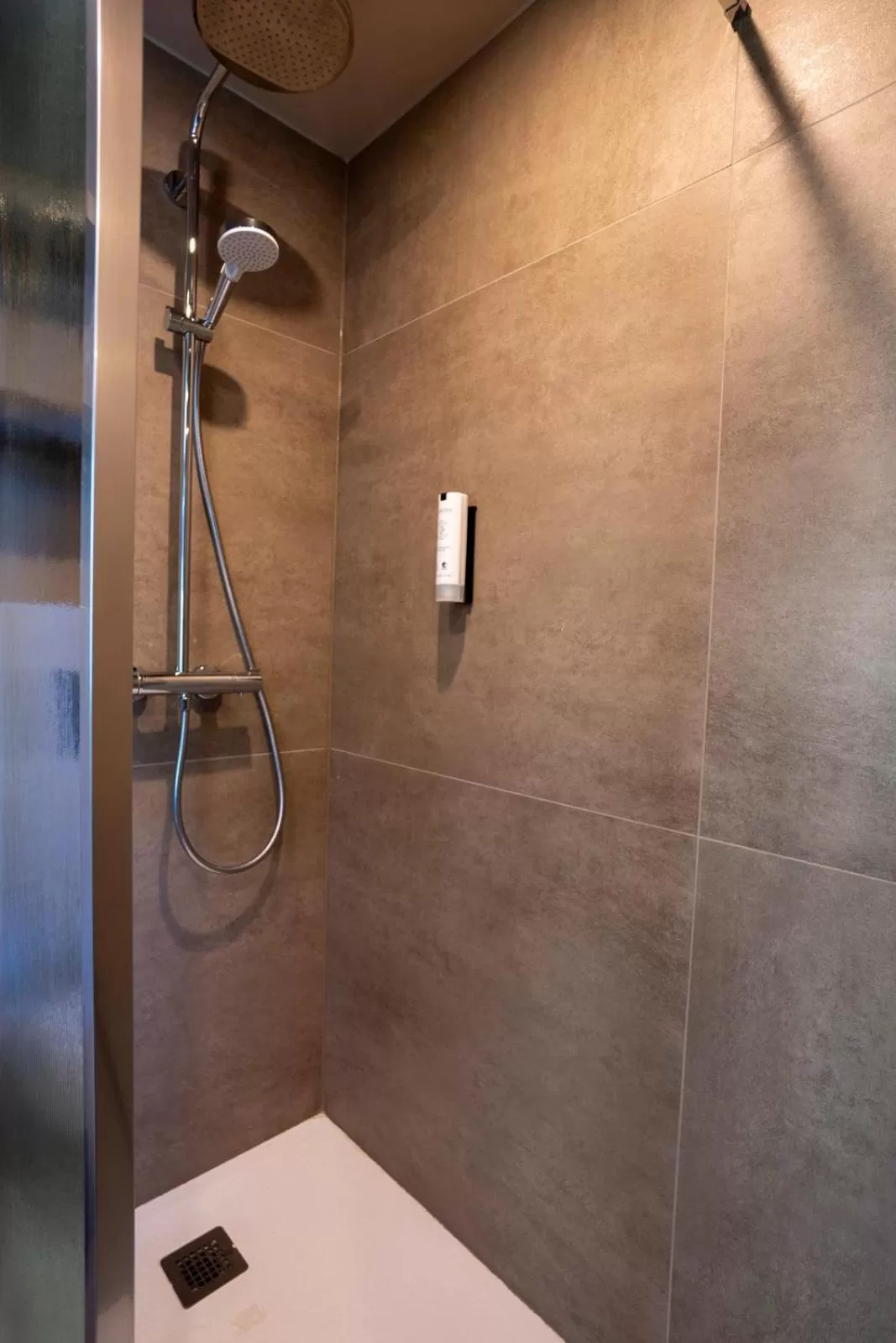 Shower in Green Hotel