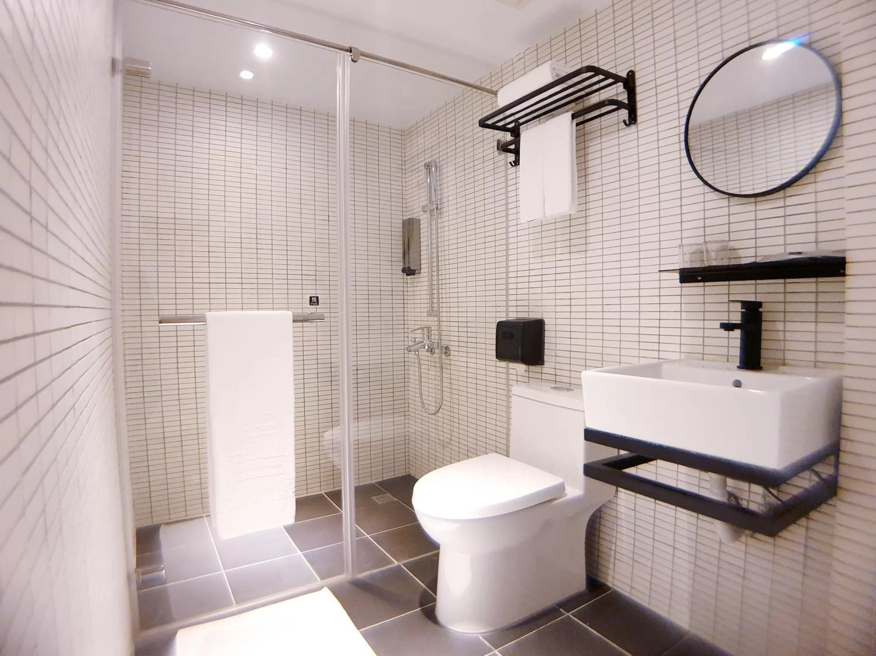 Shower in River inn Station