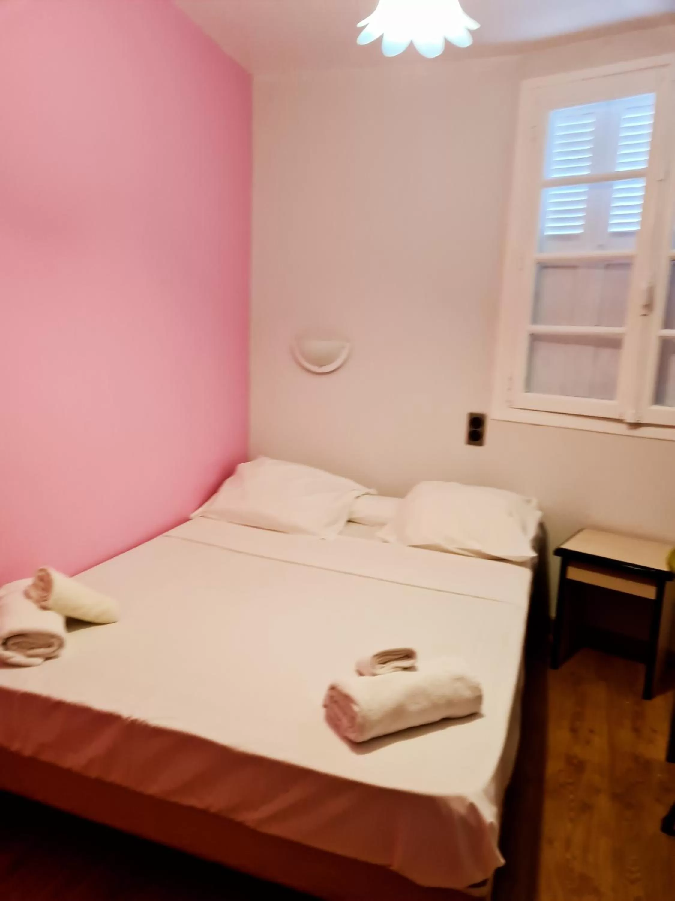 Bed in Hôtel Le Milan