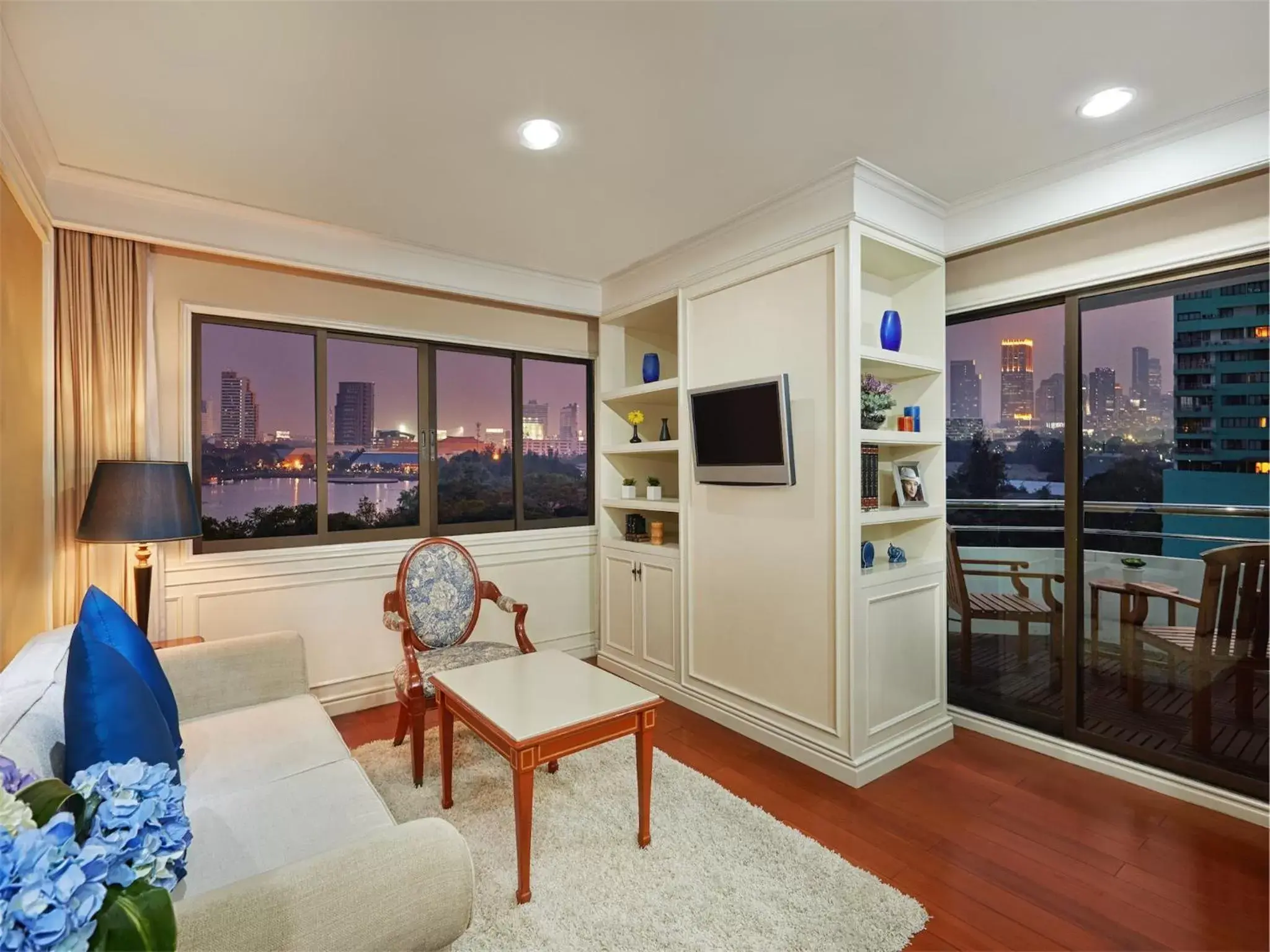 One Bedroom Balcony Suite Lake View in Centre Point Sukhumvit 10 One Bedroom Balcony Suite Lake View in Centre Point Sukhumvit 10