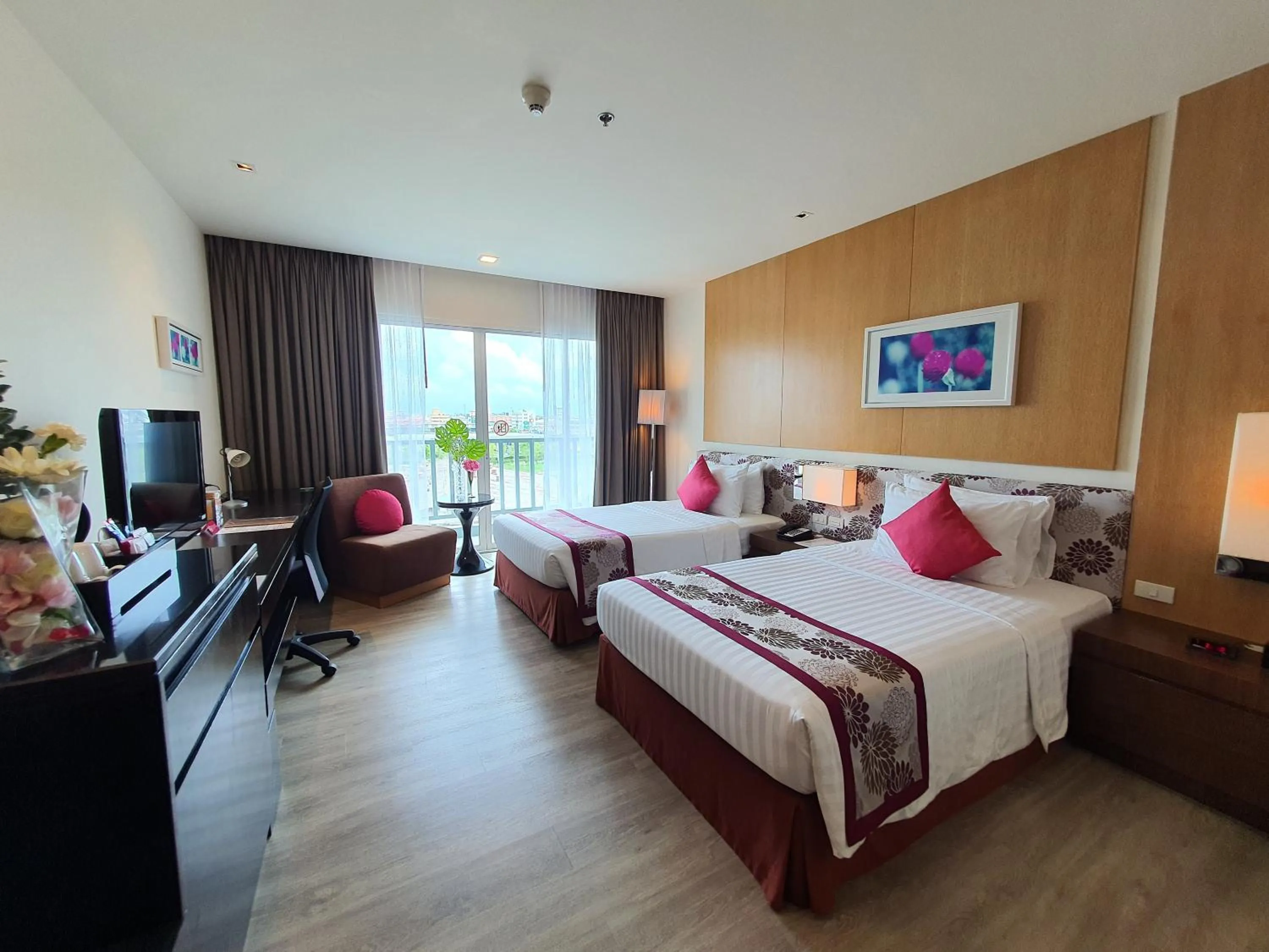 Photo of the whole room, Bed in Amaranth Suvarnabhumi Hotel - Free Suvarnabhumi Airport Shuttle