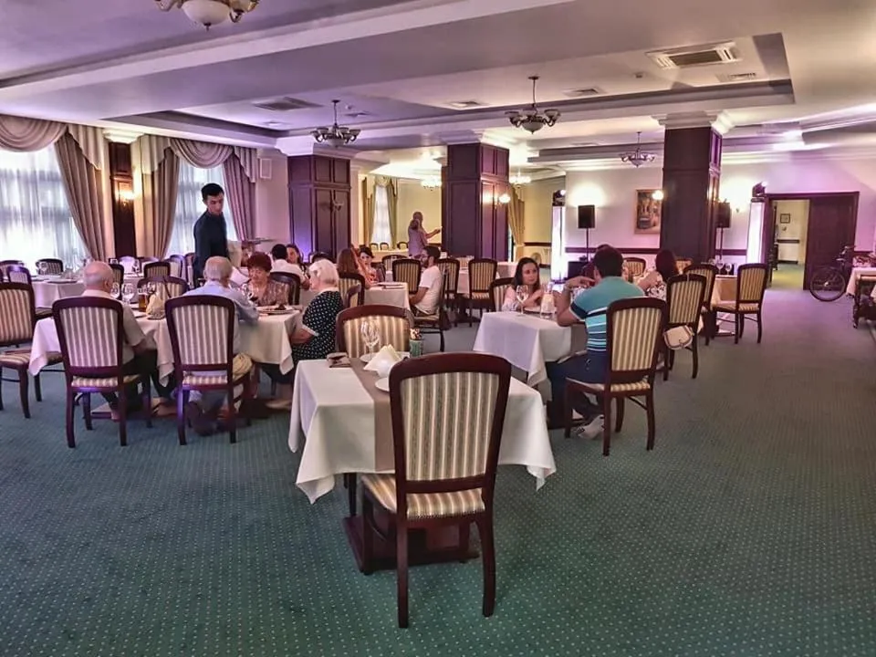 Restaurant/places to eat in Magus Hotel