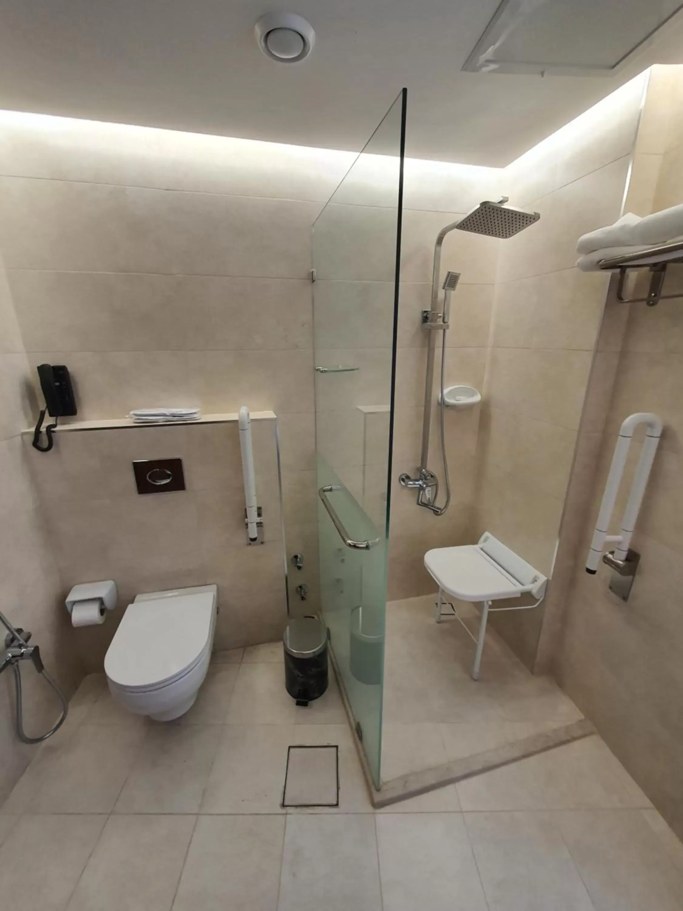 Twin Room - Disability Access in Al Salam Hotel Twin Room - Disability Access in Al Salam Hotel