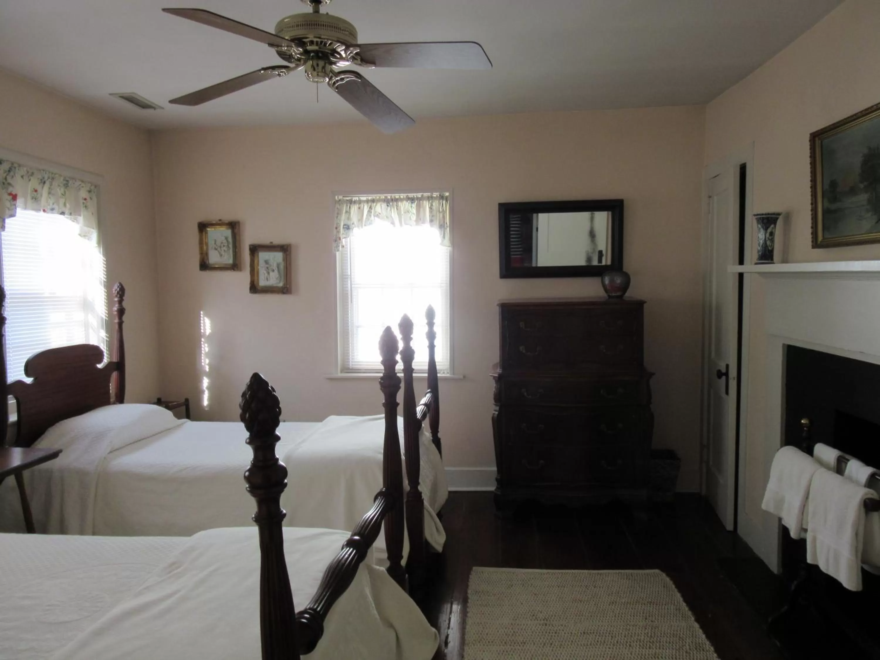 Day, Bed in Historic 86 Church Street