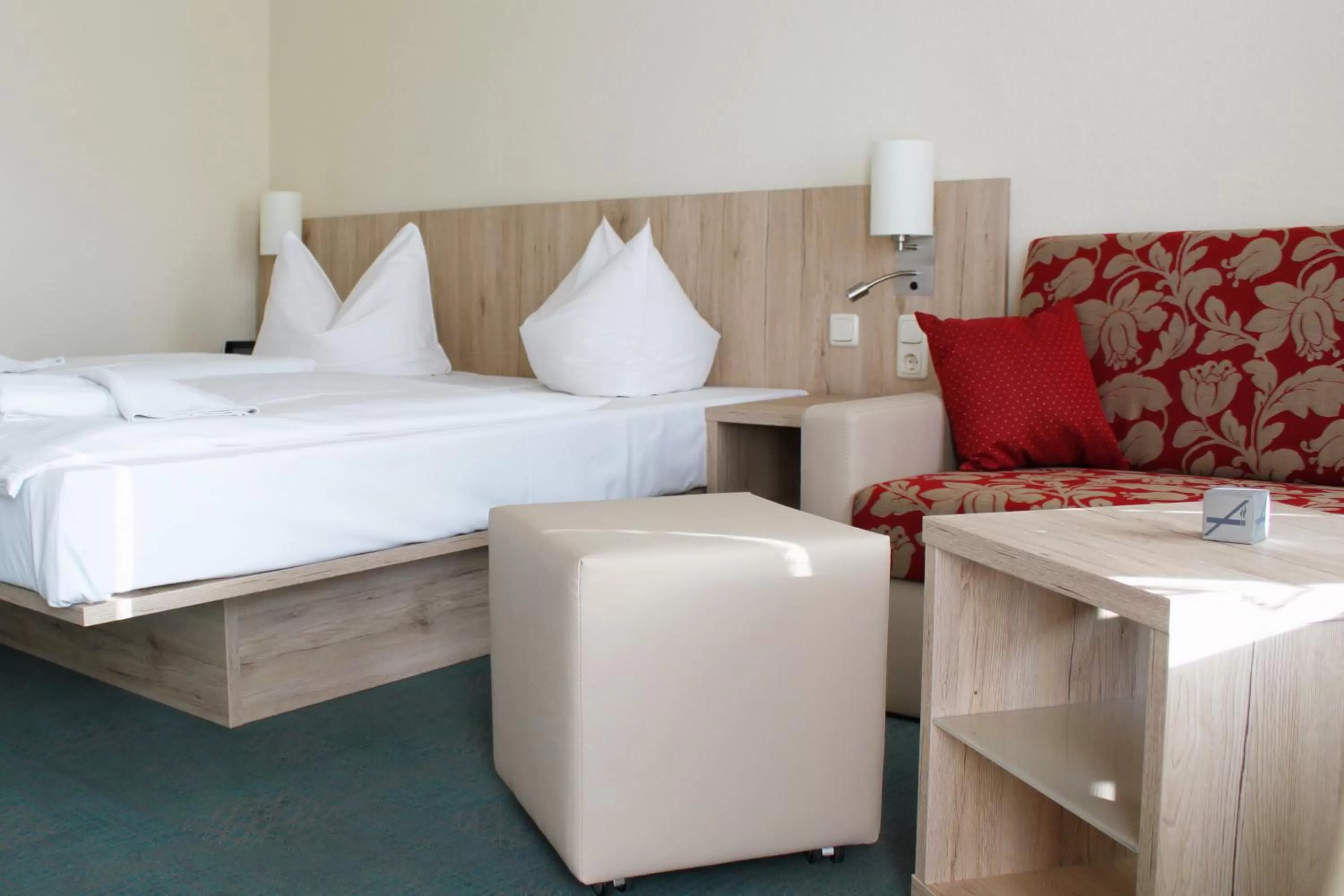 Balcony/Terrace, Bed in Hotel Villa Elisabeth