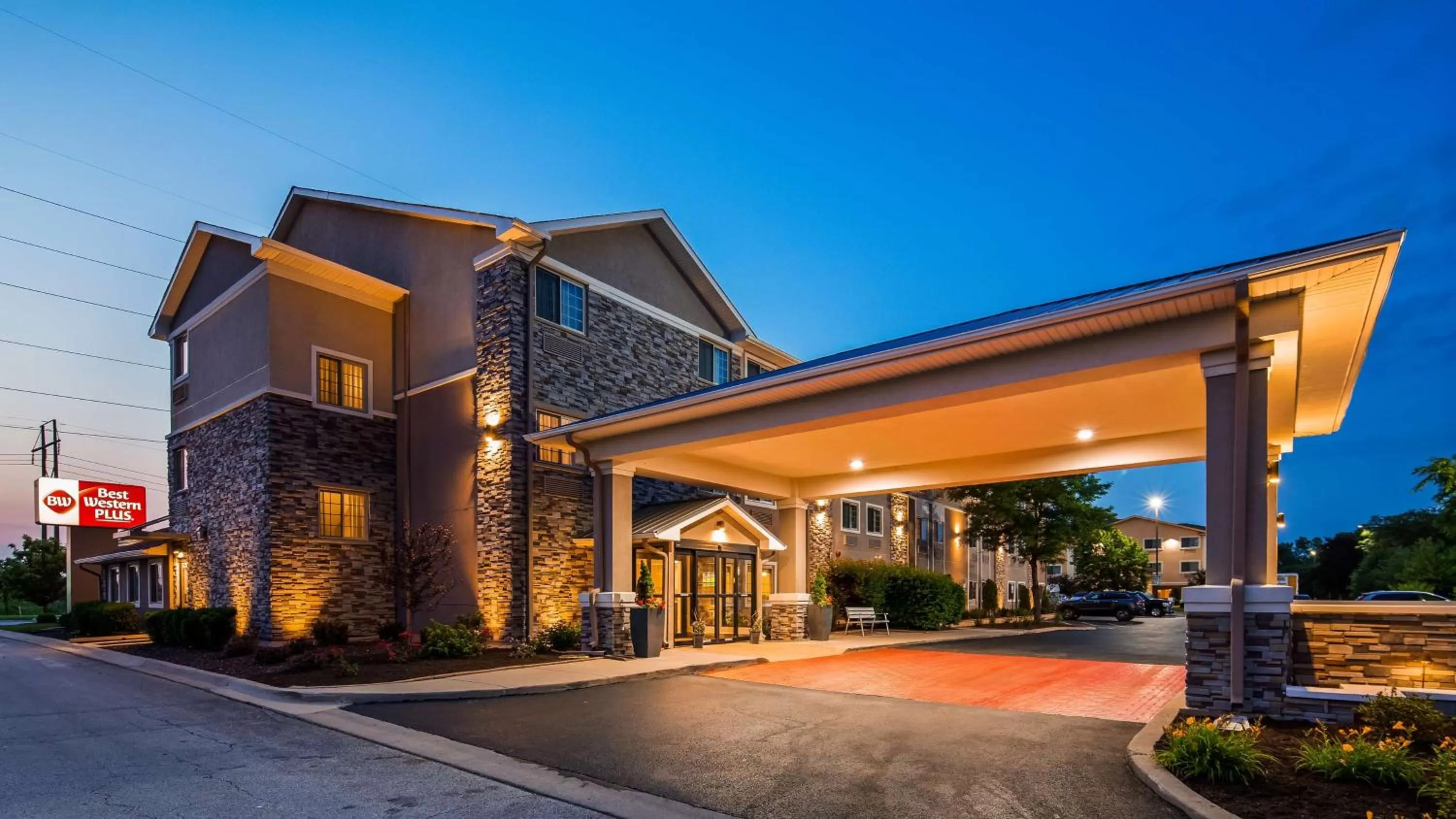 Property building in Best Western Plus North Joliet