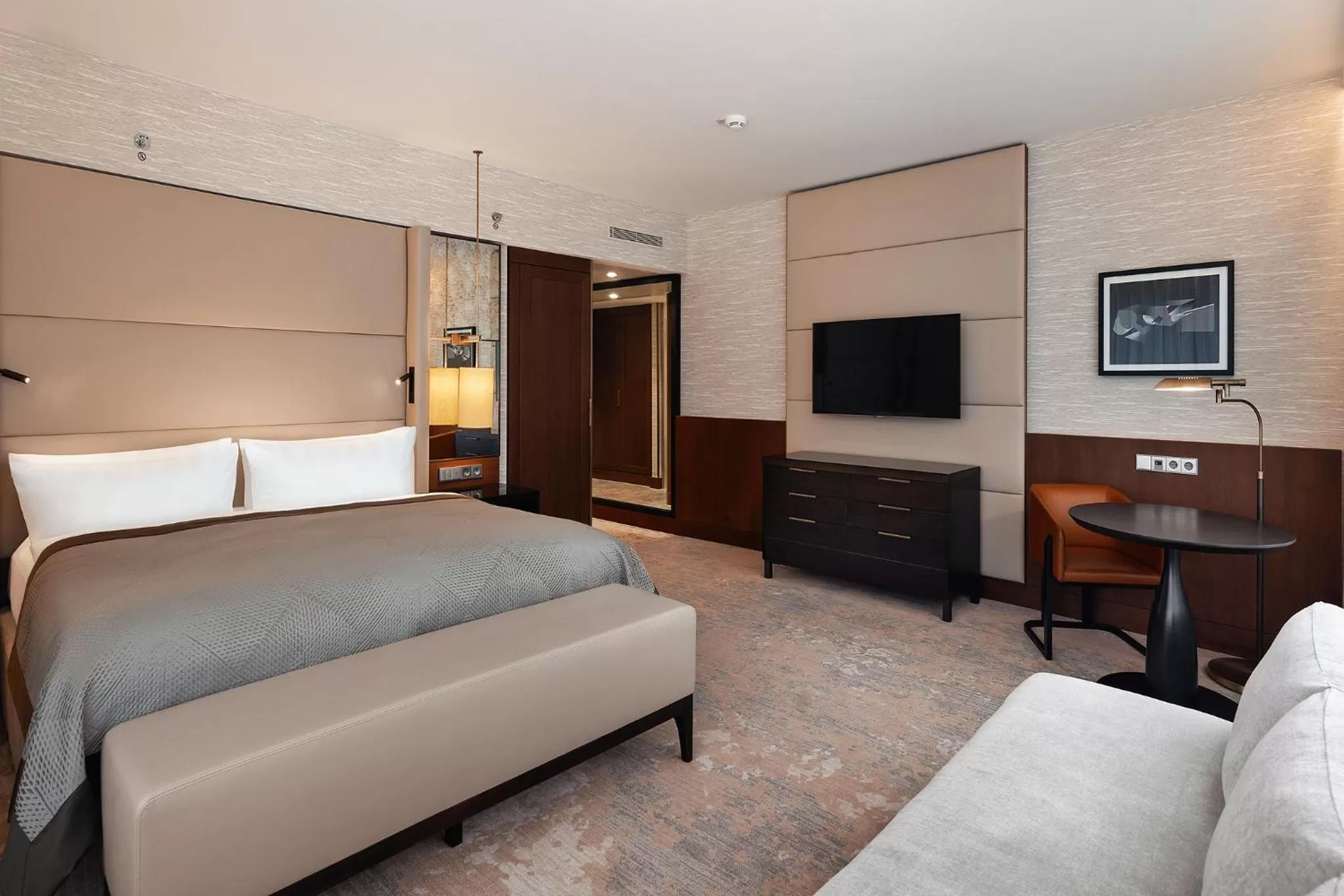Staff, Bed in InterContinental Berlin by IHG