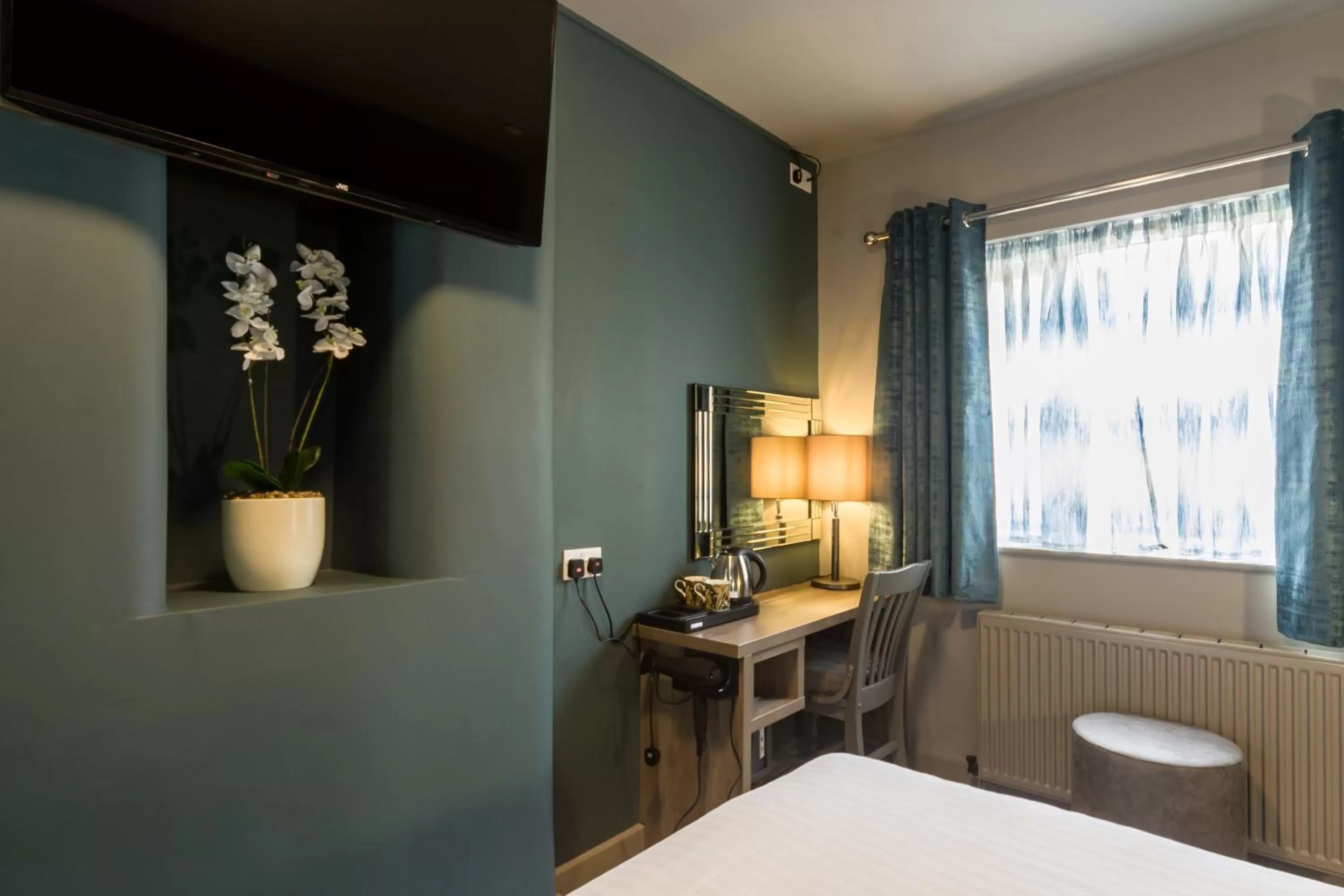 Bedroom, Bed in Hotel No 8