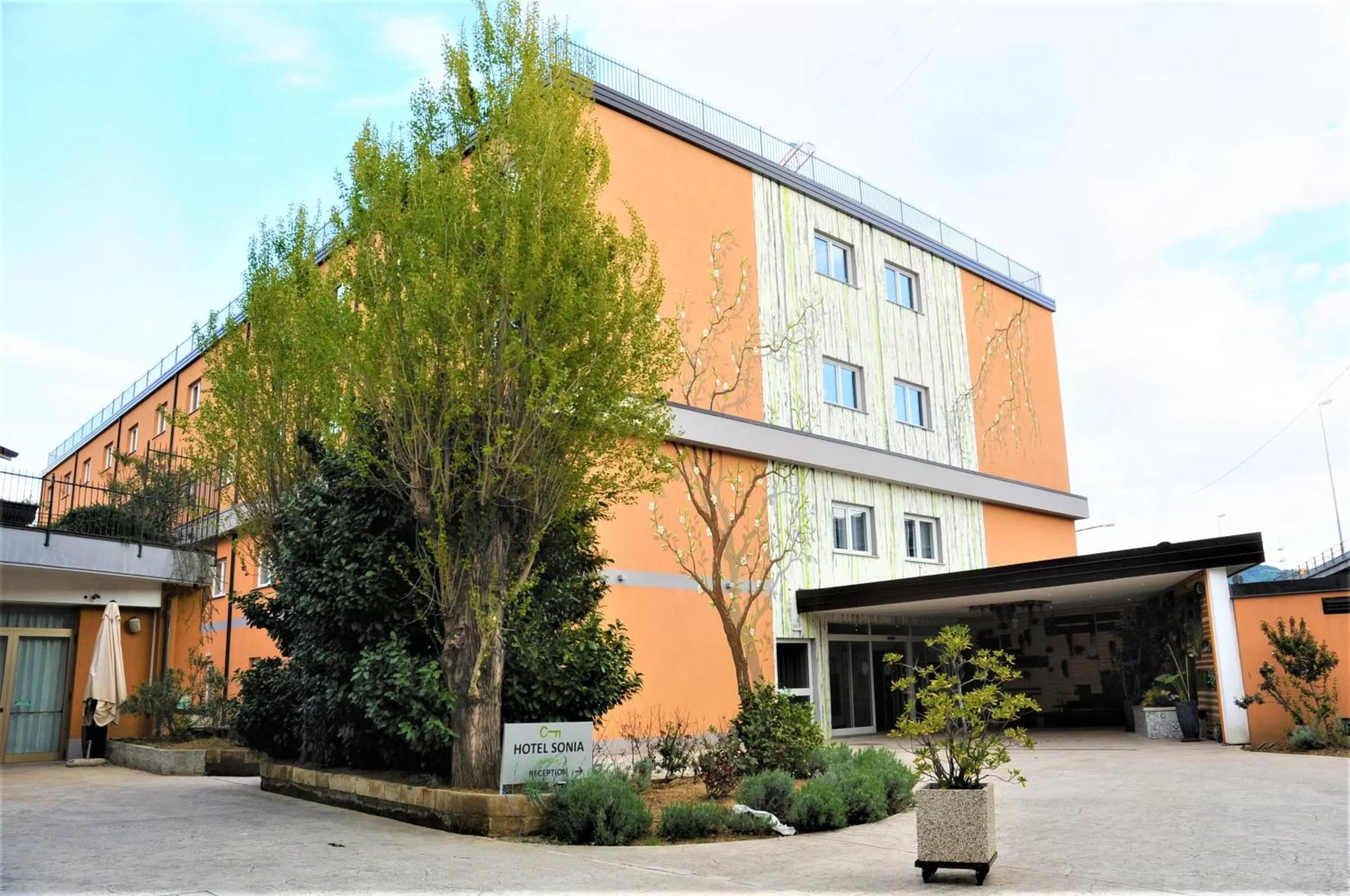 Property building in Hotel Sonia