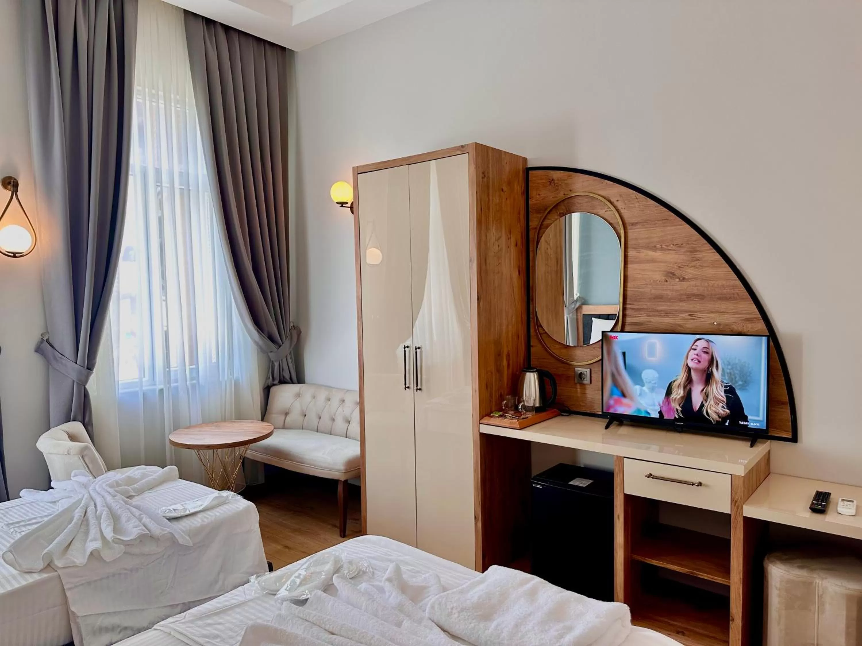 TV and multimedia, Bed in Newalla Hotel Old City