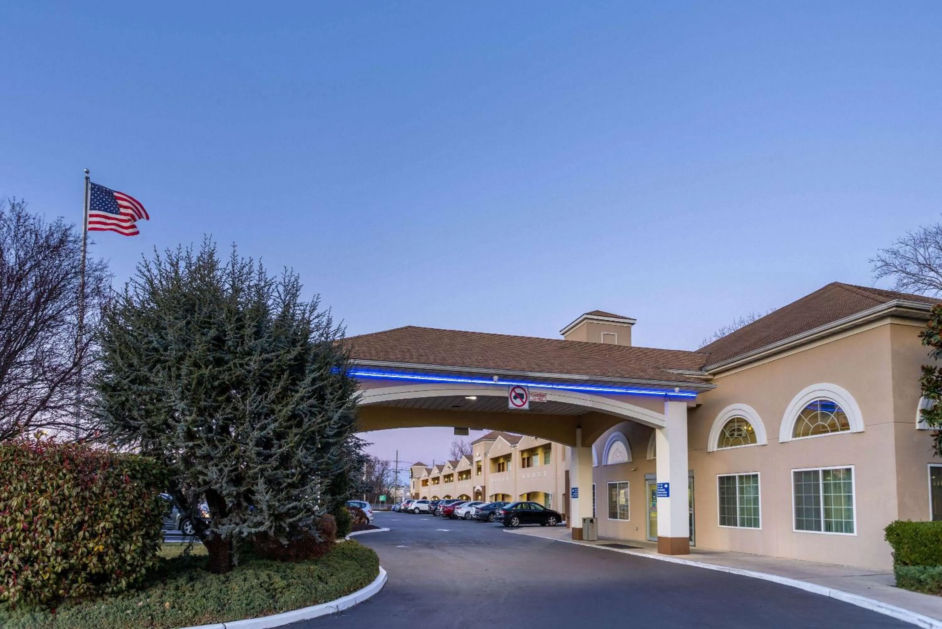 Property building in Days Inn & Suites by Wyndham Cherry Hill - Philadelphia