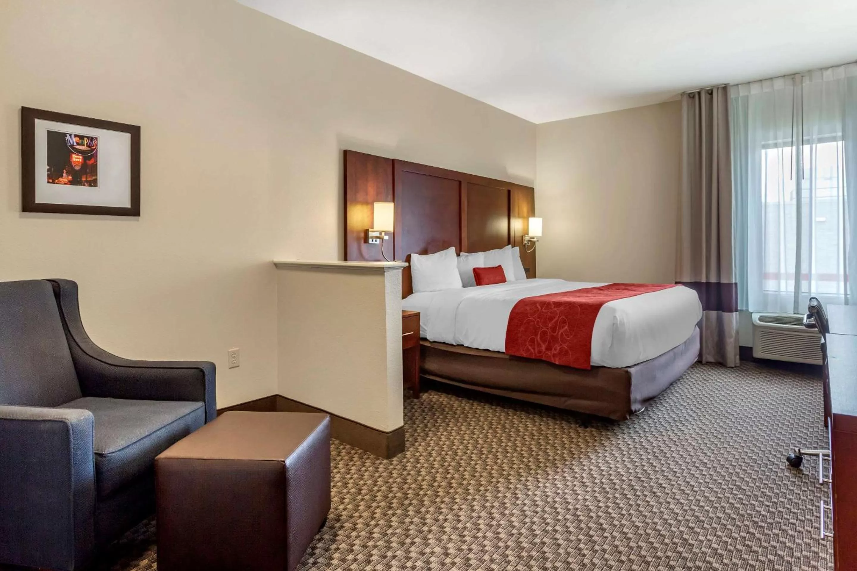 Photo of the whole room, Bed in Comfort Suites Cordova