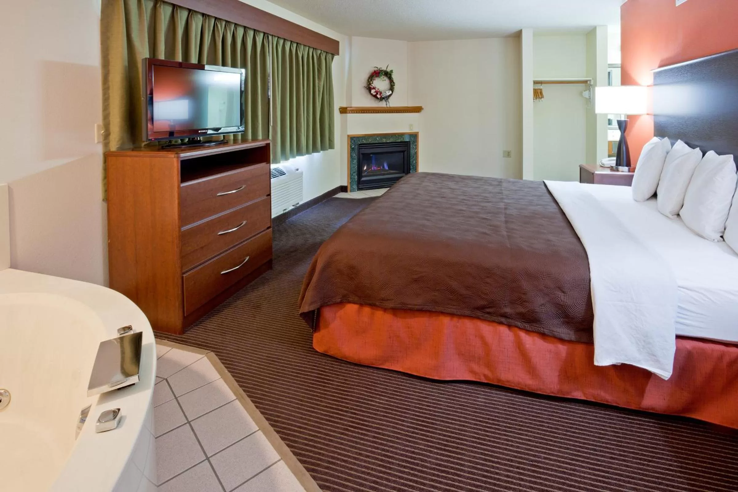 Photo of the whole room, Bed in AmericInn by Wyndham Coon Rapids
