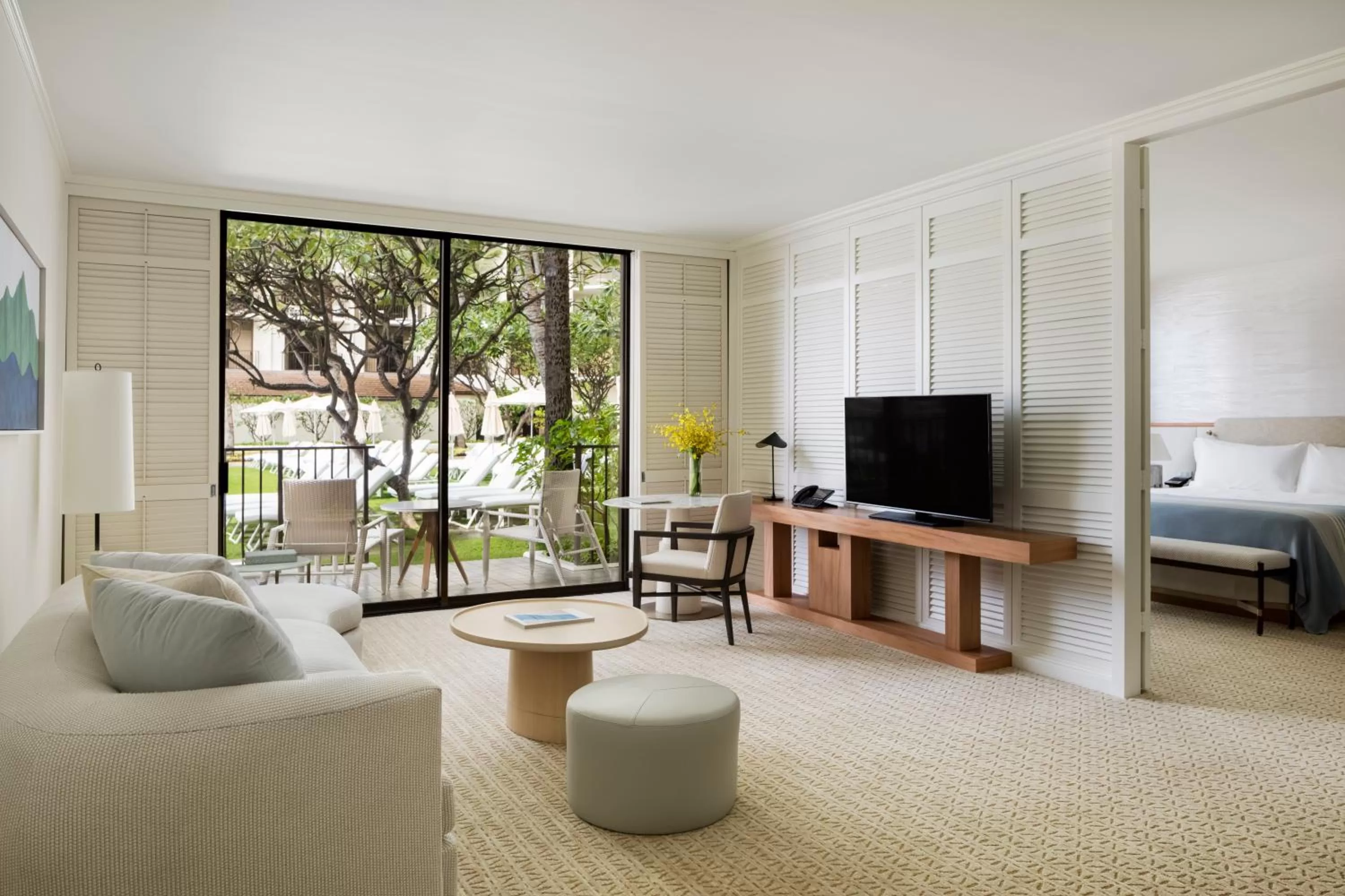 Living room, Bed in Halekulani - NO RESORT FEE