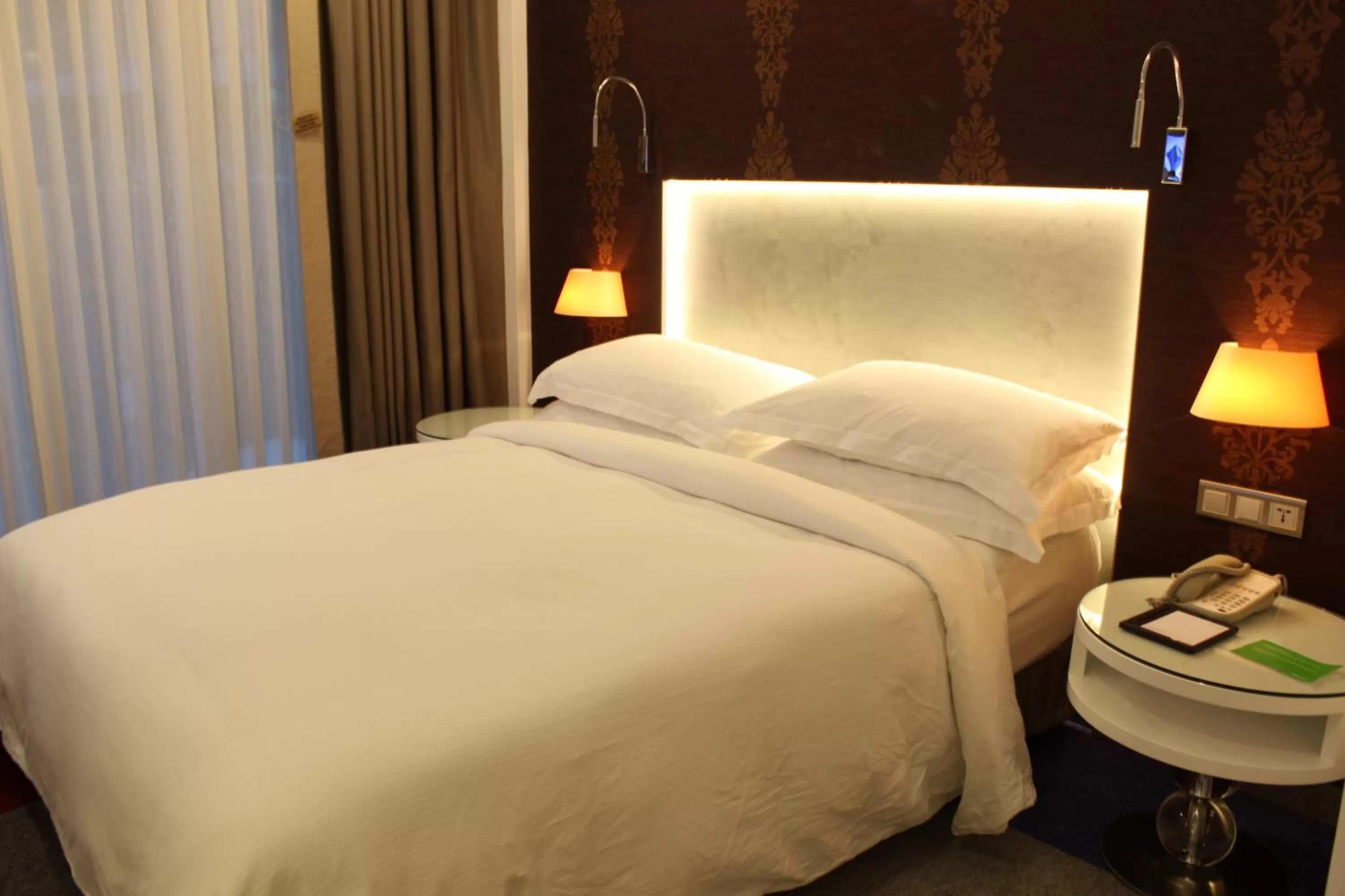 Bed in Burgu Arjaan by Rotana Istanbul Asia